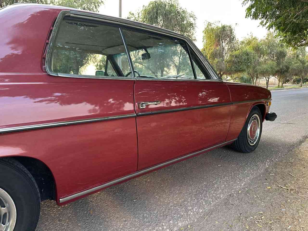 السلام عليكم
للبيع فقط 
مارسيدس W114 موديل 1975 
حجم 280  /  6 سلندر وارد أمريكي
كوبي تك باب  مميز بالاضافه للون المميز
رقم أربيل سنويه 2030 
مكينه قبق أبيض تابوت تك كابريتر 
گير ومكينه وكهربائيات جاهز 
تبريد وباور ستيرن شغال 
جام اربع كهرباء 
بالاضافه الى فتحة سقف كهربائيه 
مثبت سرعه اتو بلادي
دشبول صاج 
تخم تاير جديد حداديه 90 ‎%‎
السياره مصبوغه داخل العراق بدون حادث
غرفة نظافه 90 ‎%‎ 
السنويه بأسم شخص من بغداد 
مكاني بابل / الحلة
السعر 108 ورقه وبيه مجال بسيط جدأ
للاستفسار 
***********
