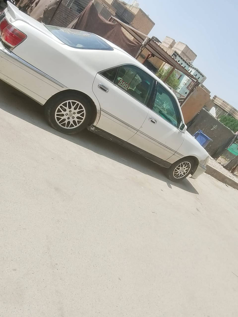 سلام عليكم سياره ملكه للبيع 2002
مكينه وكير كفاله حداديه زينه كهربائيات كله شغاله 
لايتات زنون اصفر جدد توني ماخذهن السكن الوالن بس يحتاجله ترتيبات بسيطه تخم تاير جديد متومه رقم وسنويه 
طبق الاصل مكاني ديوانيه السعر 26 وبيه مجال بسيط متواجد خاص او للاتصال على الرقم ***********
