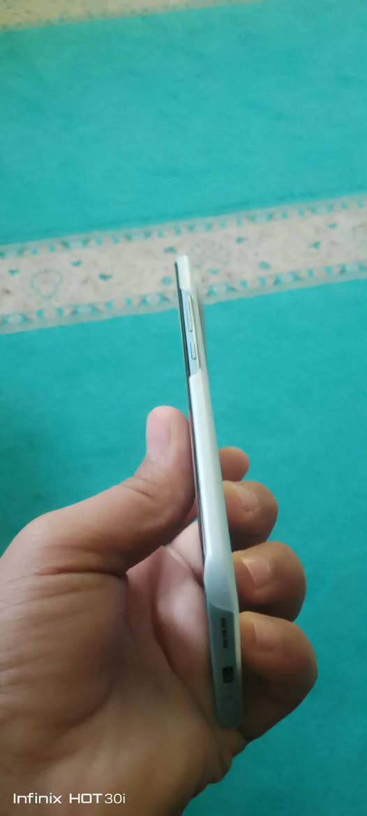 السلام عليكم ورحمة الله شباب البيع تكنو بوڤو سلم فايف چي مستعمل قليل كامل ملحقات السعر 300وبي مجال رقم الاتصال ***********واتساب ***********مكاني بغداد اللطيفيه على السريع الدولي يرهم مراوس ايفون 11برو ماكس او عادي
