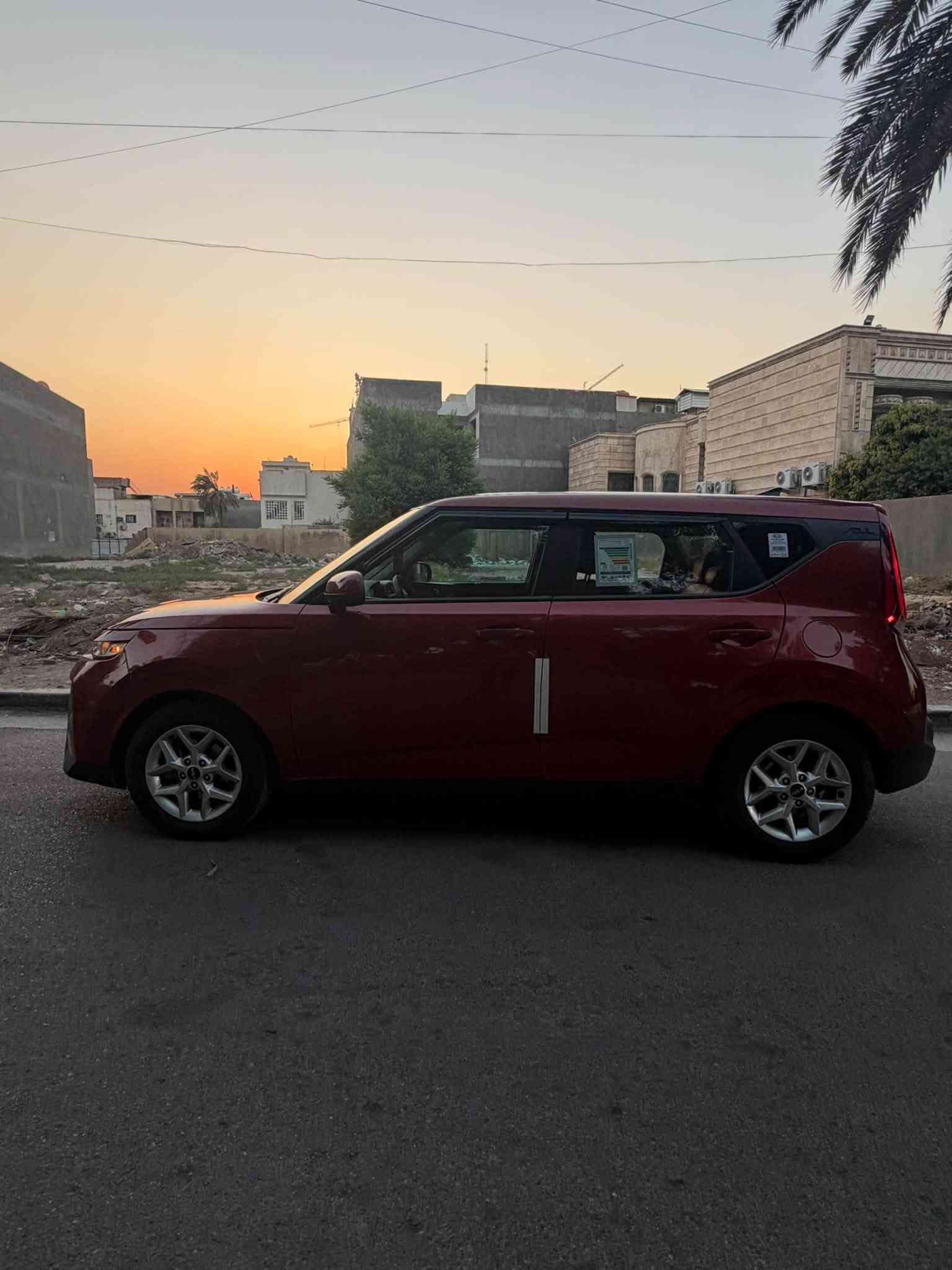 كيا صول ٢٠٢٢ امريكي محرك ٢٠٠٠ دوش نص فول شاشة جبيرة كامرا رادار جانبي وامامي توقف ذاتي سيارة نظيفة وجاهزه مابيها نقص حادثها  صفح بحم كبس بدون ايرباك  ناشر صور الحادث والسونر ماشيه 50 الف سنوية بأسمي مكاني بغداد السيديه رايدها 129 
***********
