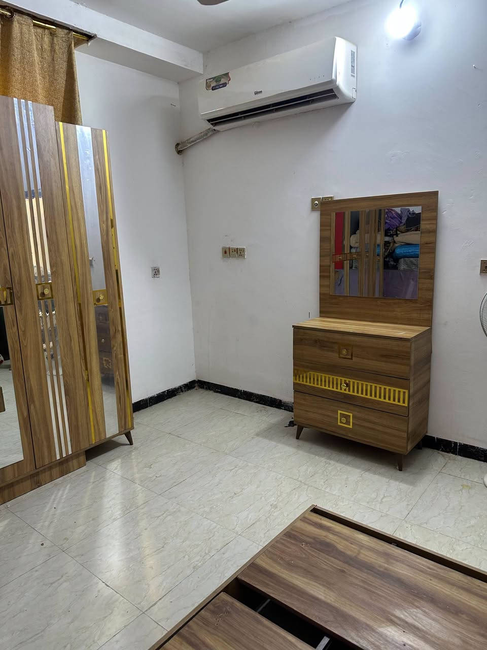 السلام عليكم غرفه للبيع نظيفه اخت الجديده السعر ٤٥٠ بيها مجال للاستفسار اتصل على الرقم *********** مكانها حي العباس
