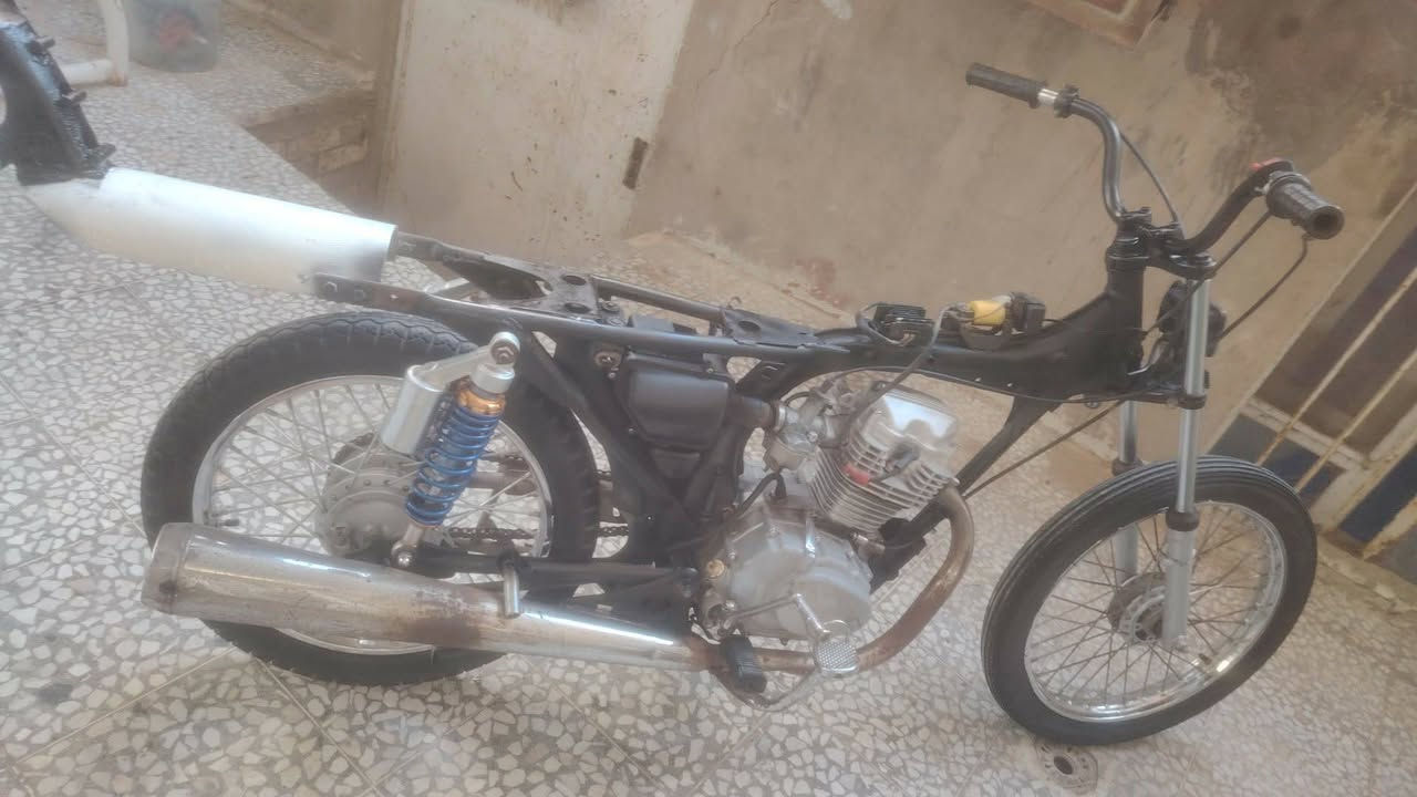 سلام عليك  ٤ كير كلك للبيع   شوفت عينك درجة نص عمر  مو تجي يمي وتكلي هاي شنو وهاي شنو  استوني امرتب مكينتهة الدراجة ٢٥٠ وبيهة مجال بصيط  ***********
