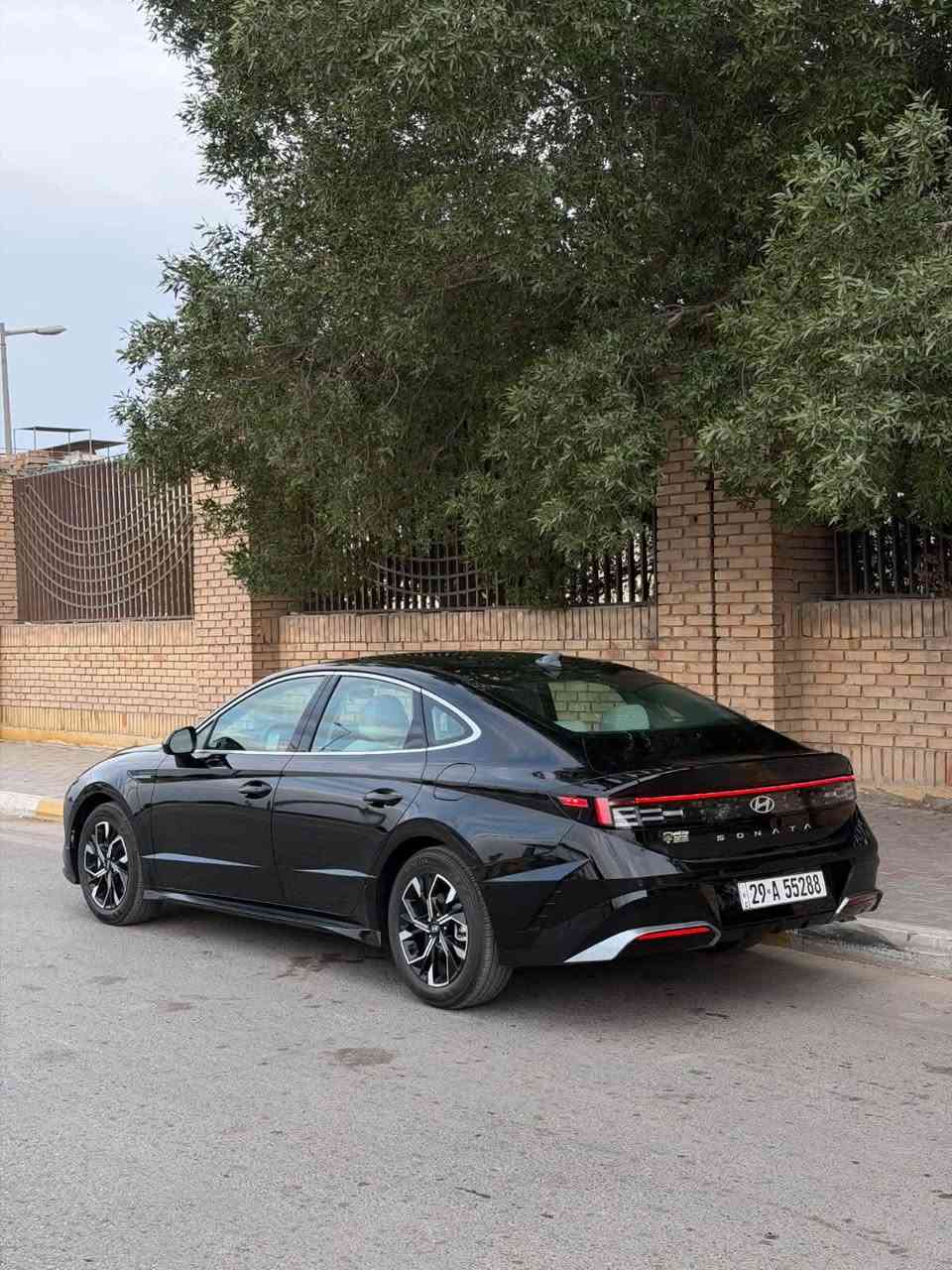 سلام عليكم
سوناتا 2025شهداء
سياره ماشيه 30الف km 
فول ما عده لفتحه 
تشغيل عن بعد 
مكينه وكير مكفولات 
تبريد ثلج 
تخم تاير جديد 
ردار امامي 
قياده ذاتيه 
محرك 2500GDi
اضائه LEDامامي وخلفي 
رقم مميز 
سياره كلش نضيفه ودواخل نضيفه 
حادثه دعاميه لخلفيه فقط 
سعر سياره 192بيه مجال بسيط 
مكان سياره كوت مركز لمدينه 
***********
