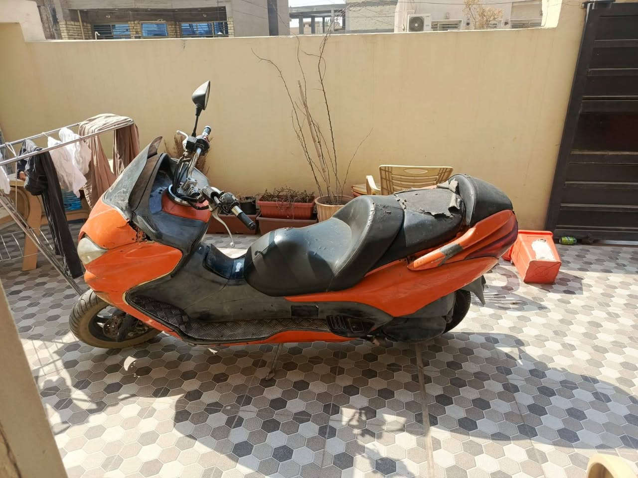 سلام عليكم فورزه  للبيع شغاله نكره سعر ٤٥٠ بيها مجال مكان بغداد البياع ***********
