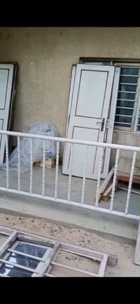بيبان خشب • ٣ أبواب غرف • ٢ أبواب حمام