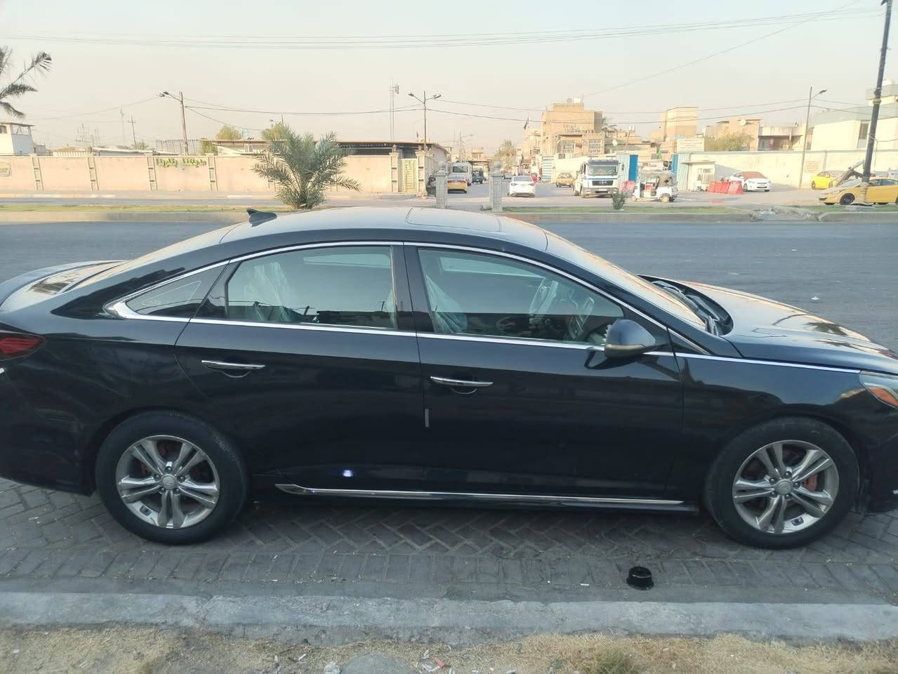 سلام عليكم سياره سوناتا موديل 2018 سياره وارد امريكي سيوان فول حادثه جاملق وبنيد بدون دواخل سياره جديد حلوه سعر 120وبيه مجال *********** مكان بغداد مدينه الصدر

