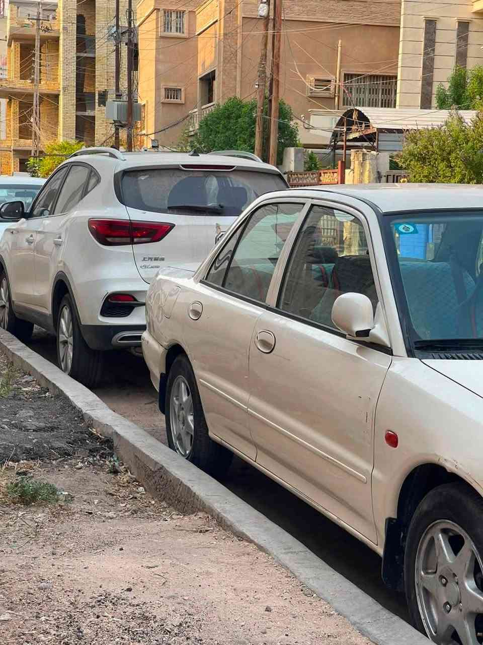 السلام عليكم من رخصت الادمن براتون موديل 2004 بلاديه مال بيت مكفوله من الضربه والصبغ فقط طخات خفيفه 
كير مكينه مكفولات شرط الفحص تبريد شغال ثلج كهربائات كلهه شغاله سيدي اواكس بلوتوث كيجات كلهه شغاله شادلهه كيجات مال كورلا صدر خليفي امامي جديد كهربائيات كلهه شغاله جام كله شغال داخل كش جديد كشنات بطاين كلهن جدد تخم تاير جديد باتري جديد داينمو جديد السياره مابيهه كل نقص هزه جديده رقم دولي سنويه 2030
بسمي شخصيا تحويلهه ثاني يوم 
السعر 55بيهه مجال بسيط مكاني بغداد المنصور وهاذا رقمي ***********
