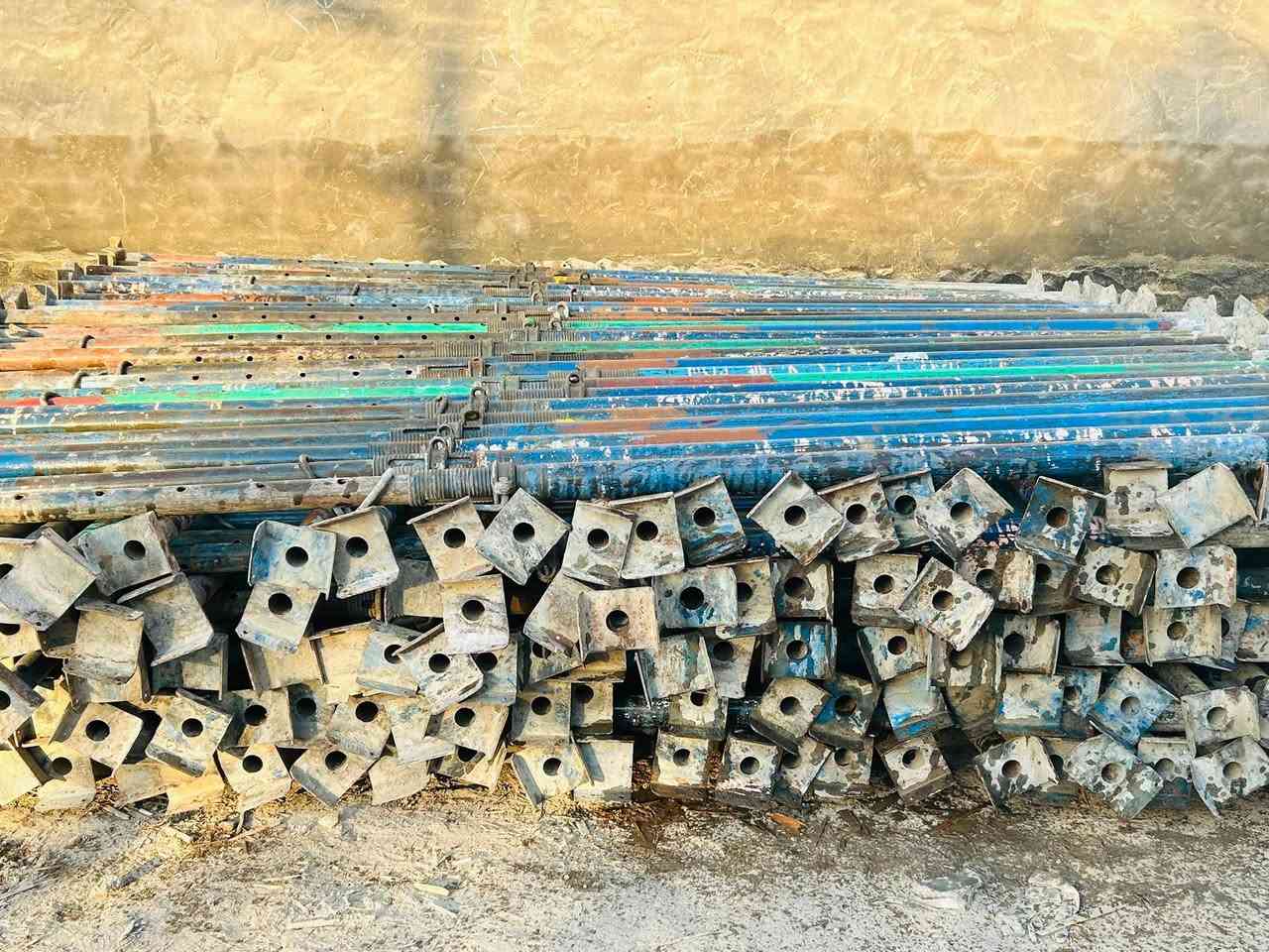 جكات حاضن للبيع نضيفات حيل شغالات العدد 250 جك العنوان حله مركز ***********
