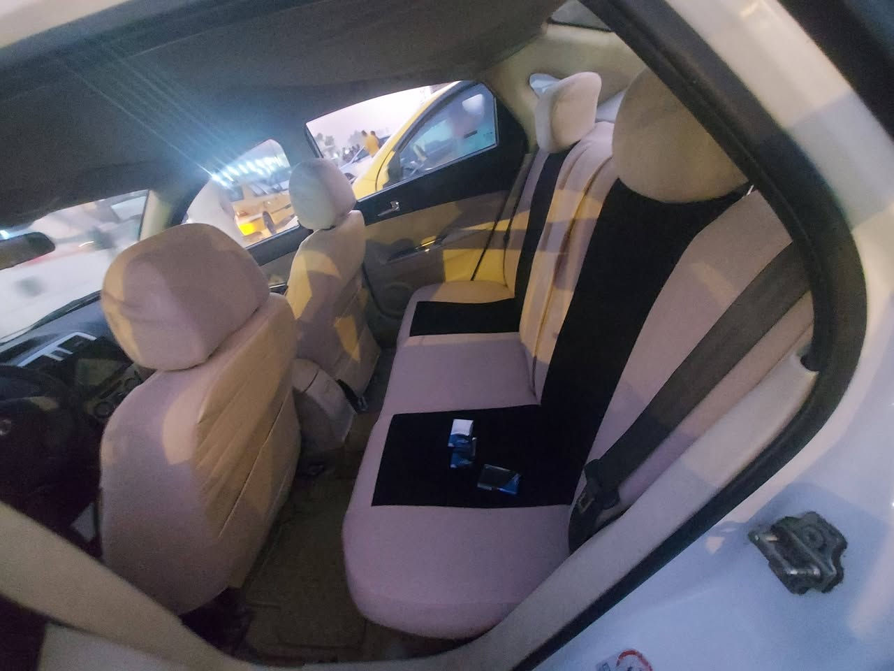 سلام عليكم من رخصت ادمن برني البيع بابل سكندريه مجمع حطين *********** سعر٦٣وبيهة مجال شي قليل سيارة مكفوله من اي ضربه بس صبح دواير قليله اثرشخوط

