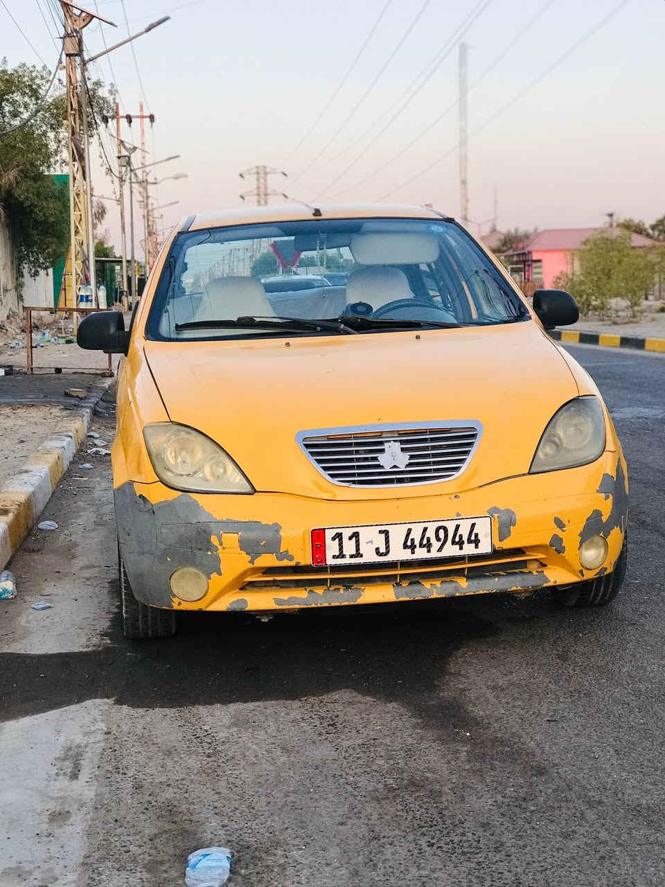 سلام عليكم طيبه مديل 16
سياره حلوه ومال خبزه  كهربايت كلهه شغاله 
بس تبريد  واكف ماعرف شبي ووما وديتً. ولا سلت علي عفته ما صلحته 
تخم تاير نص عمر بيهه تحول او تريد وكاله  
سياره تاخذهه كبل لشارع مابيهه كل نقص بس تبريد  ماعرف شبي 
سياره ترياهه وين متريد روح وما شتغل بيهه اني بس اروحً لشغلي وجي خارجهه يردالهه ترتيب بيهه ضربه يم قبق بانزين مبينه بل صوره وتجي شوف وتقتنع وتطلع سعرهه 
٣٦ ووبيهه مجال مكانهه حسينه مال راشديه 
***********
