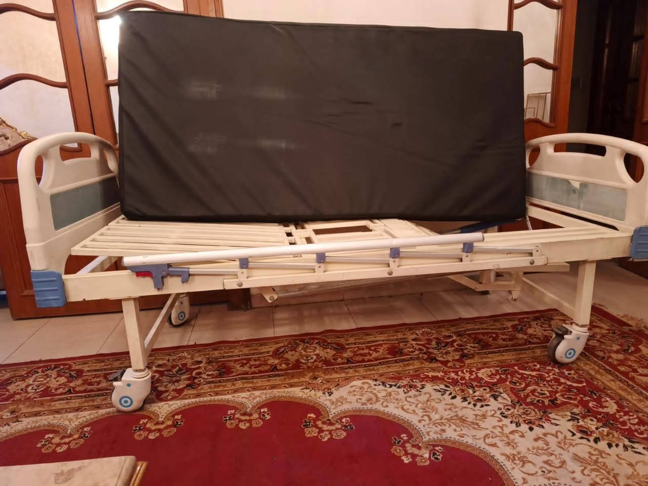 سرير طبي • دوشك طبي • نضيف