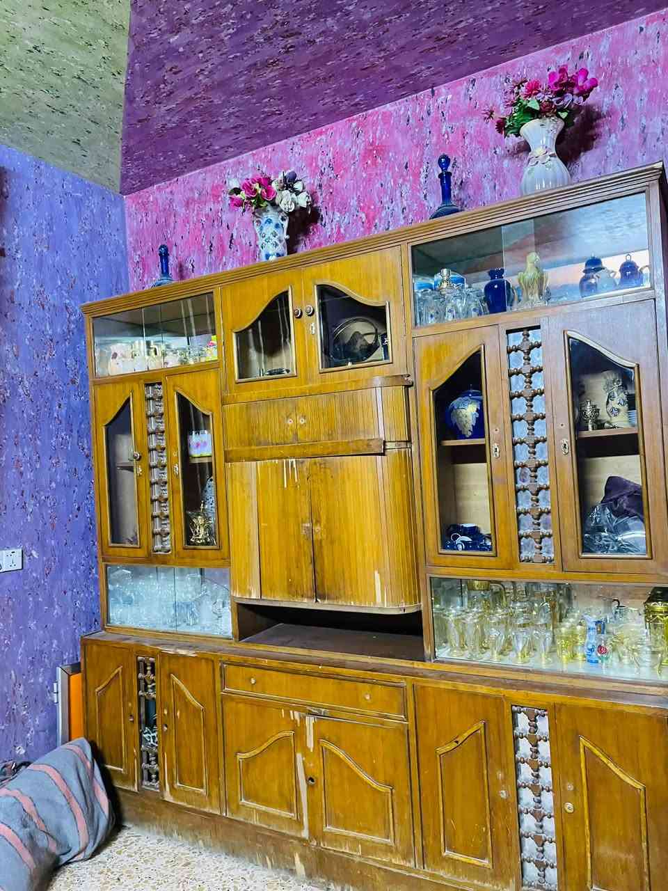 معرض خشب صاج أصلي الخشب القديم الأصلي للبيع،عرضه ٢٥٠٠مترتين ونصف والارتفاع ٢٥٠٠ مترتين ونصف من يرغرب بالشراء يتصل على الرقم التالي: 
       ☎️***********☎️

