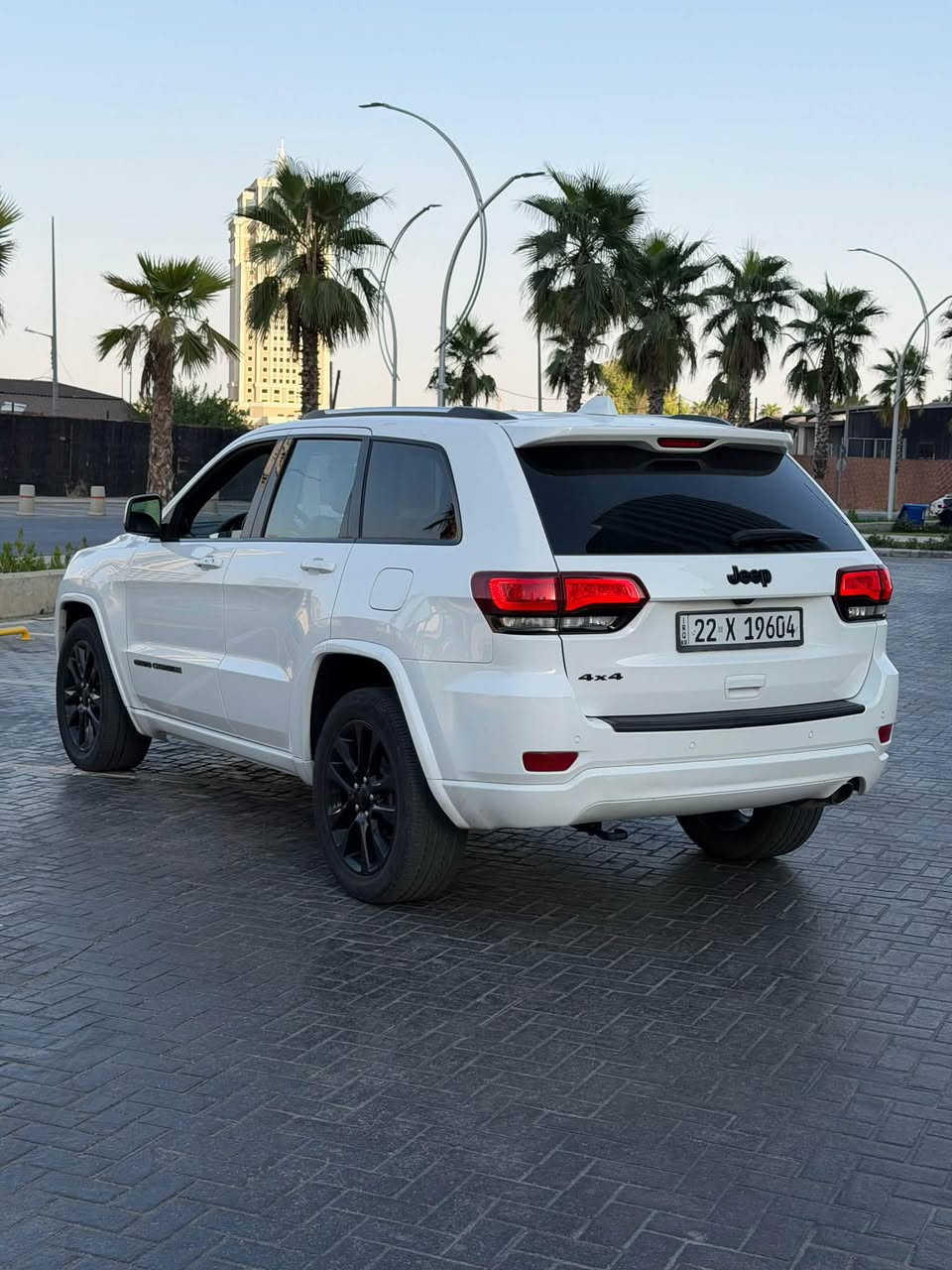 ✨ جيب غراند شيروكي ليمتد 2020(Limited Blacktop) - مواصفات خاصة ✨
🚗 تفاصيل السيارة والمواصفات:
 الوارد: كندي 🇨🇦
 الموديل والفيئة: Grand Cherokee - Limited Blacktop
 المسافة المقطوعة: 53 ألف ميل فقط (53k mi)
 المحرك والكير: بشرط وكفالة عامة ⚙️
🔥 أبرز المواصفات:
 فتحة سقف
 كشنات كهرباء (جلد + كنتارا)
 تدفئة كشنات + تدفئة استيرن
 شاشة كبيرة
 بصمة أبواب + تشغيل عن بعد 🔑 (دبل سويچ أصلية)
 صندوق كهرباء
 رادار خلفي + نقطة عمياء (Blind Spot) + حساسات خلفية
دمام خلفي 9 سماعات محيطيه بسياره
انظمه متعدده لمعرفه حاله سياره 
من ناحيه توازن 
ومعلومات عن وضع سياره من حراره وضغط دهن و امور اخرى
 وباقي مواصفات الليمتد المعروفة الغنية عن التعريف
💥 حالة البودي والمكفول:
 السيارة دخلت كلين للعراق 🧼
 الحادث بسيط جداً داخل العراق: جاملغ جهة السائق + ربع بونيد
 بدون دواخل نهائياً لا صبغ ولا تعديل وبدون أي إيرباگ طاق (سليم 100%)
دهن فلاتر كله بشركه هارلم
 الرقم: رقم أربيل/شبه مميز وحلو 🔢
سياره باسمي شرط تحويل وغرامات
📞 للتواصل والاستفسار:
***********
