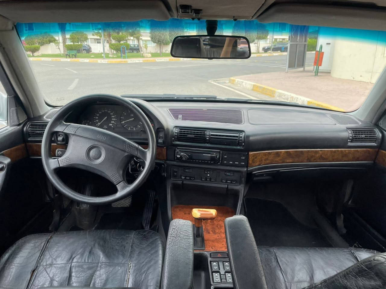 السلام عليكم
BMW 730i اصل 
موديل 1991
سياره جديده 
فول مواصفات 
كروز سرعه
دبل ايرباك
جام اوتو 
كشنات تدفئه
كشنات كهربائي 
دبل جكمجه
سلايت طكتين 
تبريد ويه السويج شرط ثلج
السياره صبغ عام جماليه 
السعر 67
مكان السياره أربيل 
***********
