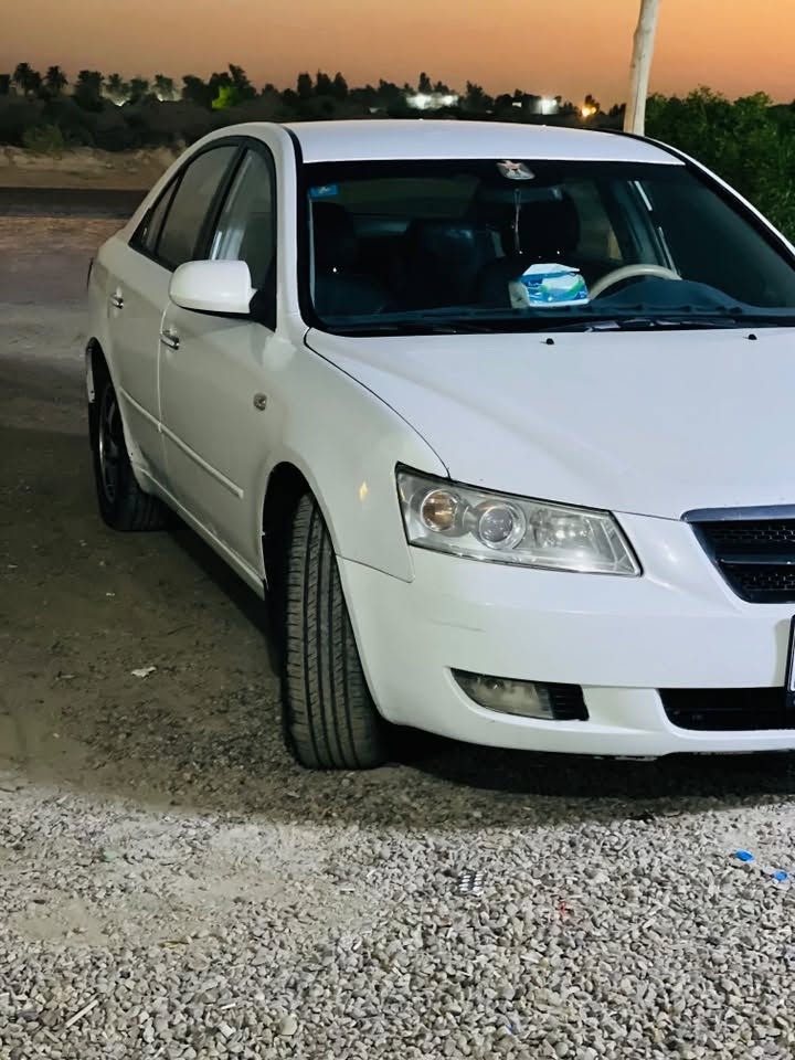 السلام عليكم للبيع
سوناتا 2008 خليجي 
رقم بغداد باسمي 
بيها قطعتين صبغ بدون دواخل رش فقط 
مكينه وكير مكفولات 
تبريد ثلج حداديه جديده 
كشنات جلد +كهرباء 
أرضيات جلد مكينه 2400 
مكان السيارة بغداد 
السعر 100 وبيها مجال 
رقم الهاتف***********/ ***********
