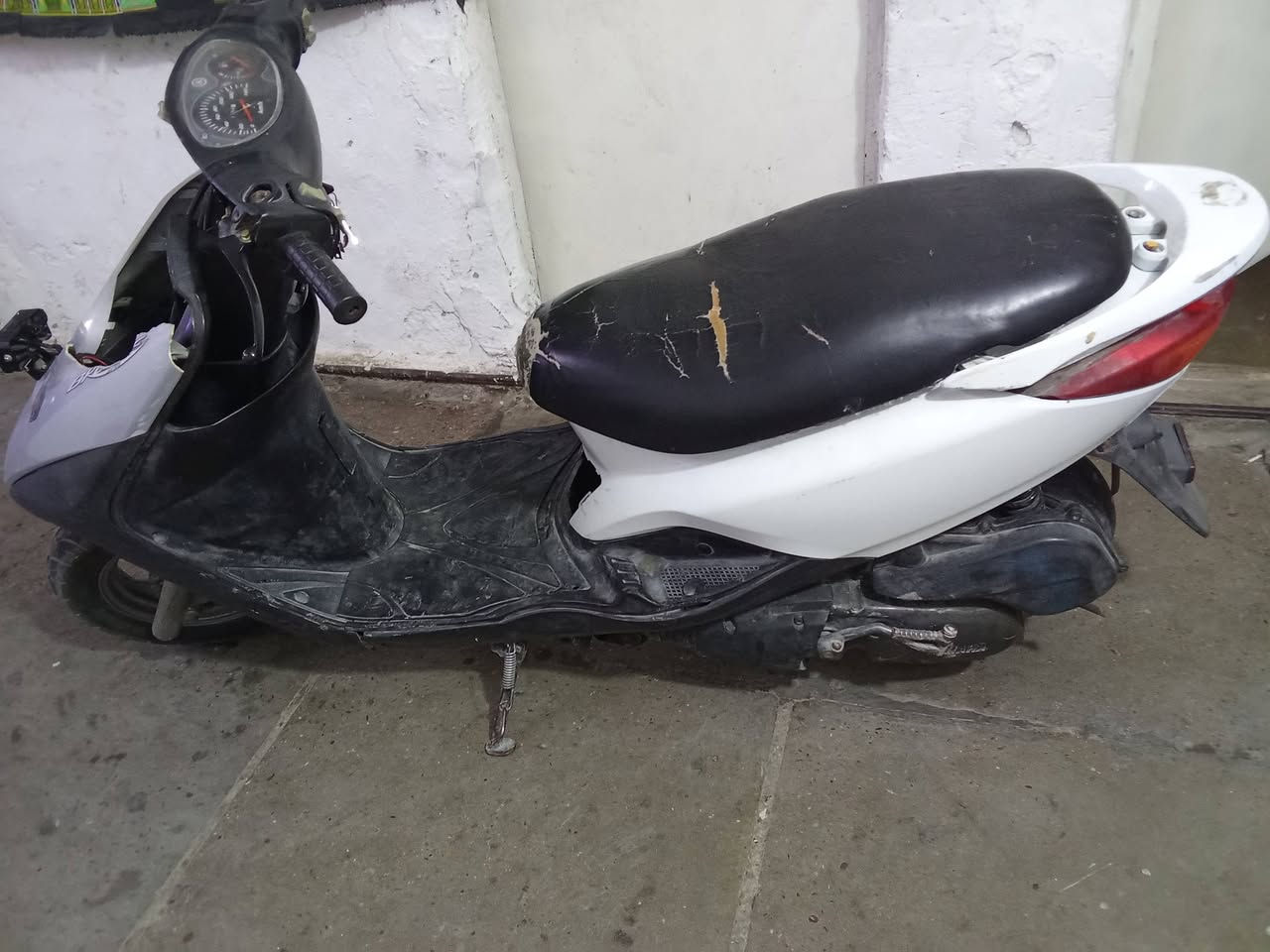 السلام عليكم دراجة بريز شغالا هندر واحد المكينا خير من الله نقص بس الراس الفوك  ولقبق مال مكينا   السعر 250وبيها مجال مكاني بغداد مدينة الصدر الستفسار ***********
