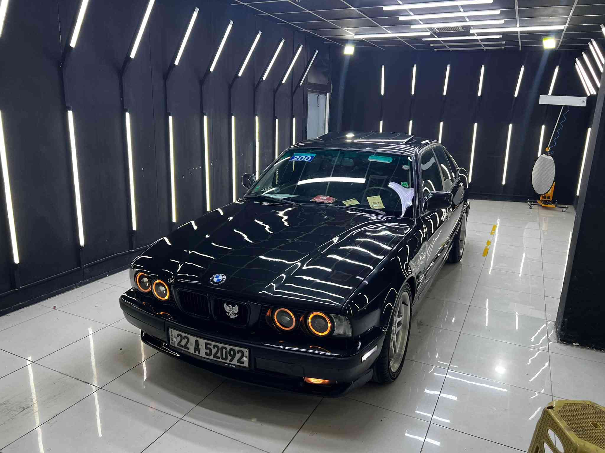 سلام عليكم 🫡 
بيئم دبليو 1993 فول فول مواصفات ☝🏽
اصل فصل 525 گير توماتيك بلادي 💯
السياره من الدعاميه للدعاميه كله بلادي 👍🏽
سلايت كهربائي + كشنات جلد + كشنات تدفئه 
تبريد ثلج ثلج 🥶 + لايتات زينون + لايتات حلقه + بنكه كهربائيه 
بجم عريض + وياله و دعاميات M + دبل ايرباك 
بريك ABS + ماشالله بحياتي ماشايف هيج تبريد بارد 🥶
گير محرك بشرط بل باكيت لا صرف لا بخار كلش جديد 🆕 
الله شاهد سياره مال جناي شغل و اطلع دينار مصرف مابي
تخم تايرات جديد + صدر امامي خلفي جديد + دسكات جديد
السياره بدون ضربه + بدون خياس + فقط صبغ جماليه فقط ماشاءلله ماباقي هيجي سياره نضيف الي يشتريها يشوف الف خير
رقم اربيل رقم سنويه هزه كله جديد بسمي شخصي لحد 2031
العنوان ~ كلار قضاء سليمانيه 📍
السعر ~ 77 ورقه وبيها مجال 💸
الهاتف ~ ***********
اخوان السوك كلشي بي حتى ب 20 ورقه اكو بس كلشي بسعره 
ملاحظة ~ تجي اذا مو مثل المنشور و مو مثل الصور مصاريفك عليه
