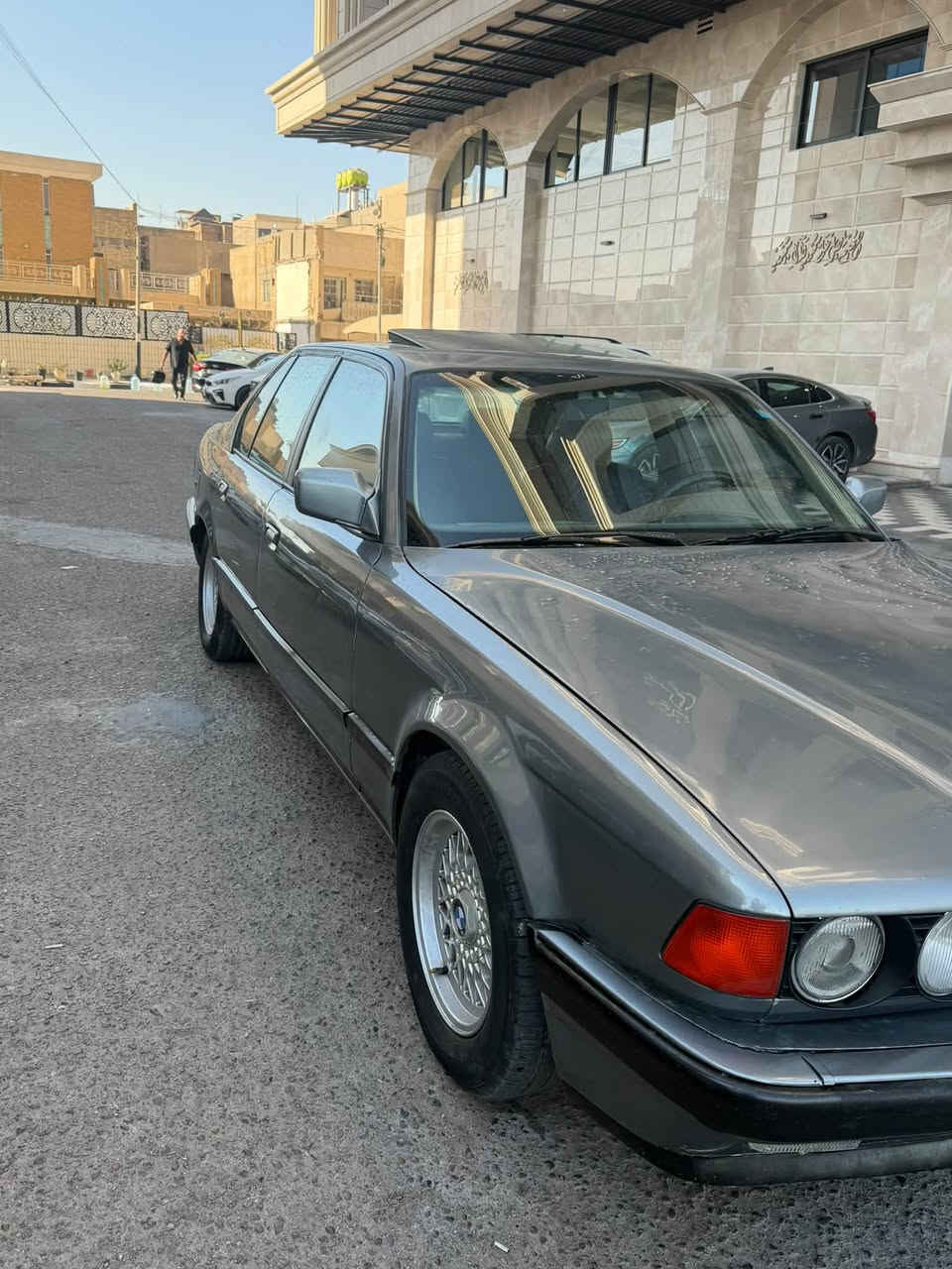 السلام عليكم BMW 740 موديل 1993 كير ومكينه مكفولات بدون حادث كهربائياته كله جديده تخم تاير حداديه جديده السياره بسمي مشروع وطني السعر 55 وبيه مجال ***********
