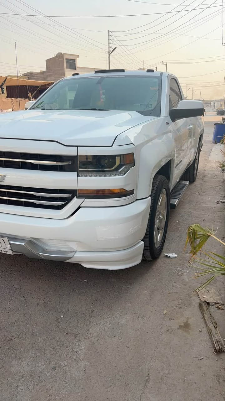 سلام عليكم  سلفرادو تك باب  بدي قصير
موديل 2018
ضربته چاملغ جهت الصدر 
مبدل نفس الون /صور الحادث موضح بل منشور  
محرك 6V سلندر  
ماشيه 160 الف 
رقم نينوى بسمي تحويله بغداد 
 تواصل علا هاذ الرقم او خاص  
***********
