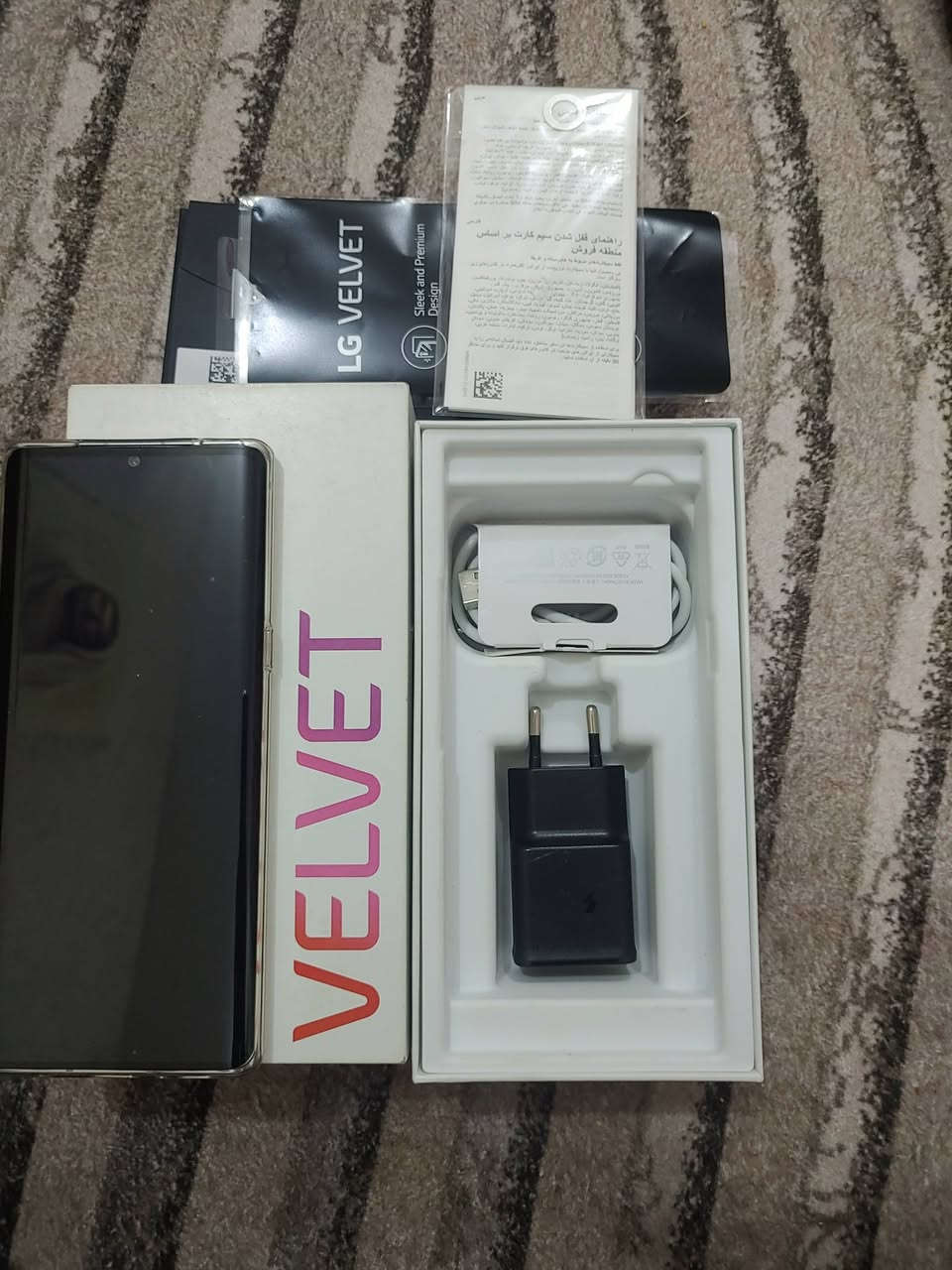 هاتف  من شركة  LG الكوريه 
LG VELVET   
الجهاز ذاكره 128  على 8  
شريحتين اتصال  
السعر   235  الف    
مواصفات   شاشه p امولد قياس  6.8  انج  وكامرات ذات دقه عاليه  شحن سلكي ولاسلكي سريعيين وكثير من المواصفات 
للتواصل  *********** 
واتساب او اتصال  
توجد خدمة توصيل
