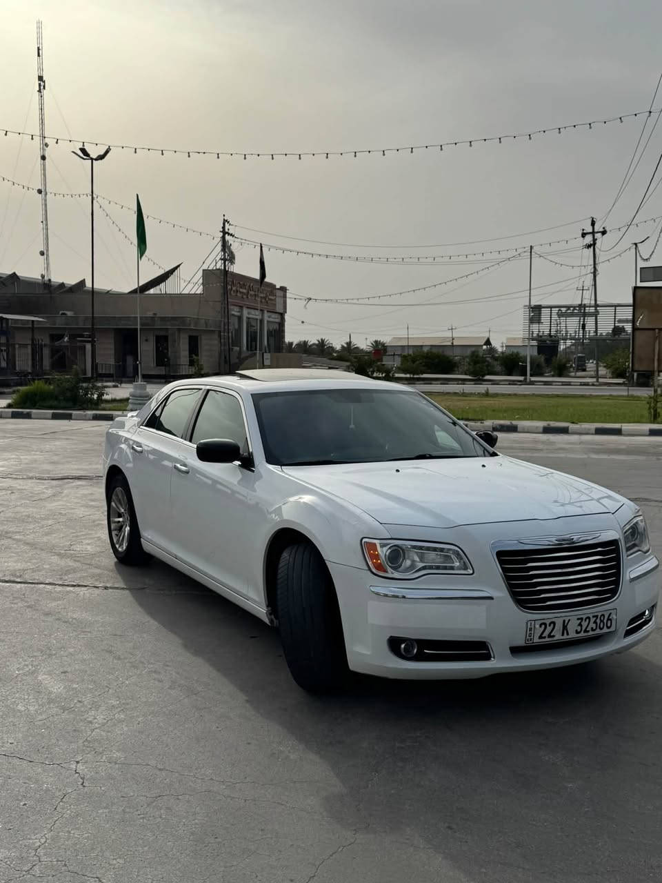 CHRYSLER C300￼🤍
كرايسلر اوباما c300 كنديه موديل12 داخله كلين حادثها بالعراق نص الجاملغ الامامي الايمن صبغ ودور الباب الخلفي فقط بدون دواخل بسياره جاهزه للاخير حداديه تبريد كير مكينه 6v 3600 كير (طياره) فول مواصفات رقم اربيل تحول ثاني يوم 
(فتحة سقف بنوراما_كشن جلد _داخل اسود _تدفئه تبريد كشنات كهرباء _6ايرباك _شاشه كبيره كامره _تحكم ستيرن )
 للاستفسار اكثر ***********_*********** مكاني الحله المركز .

