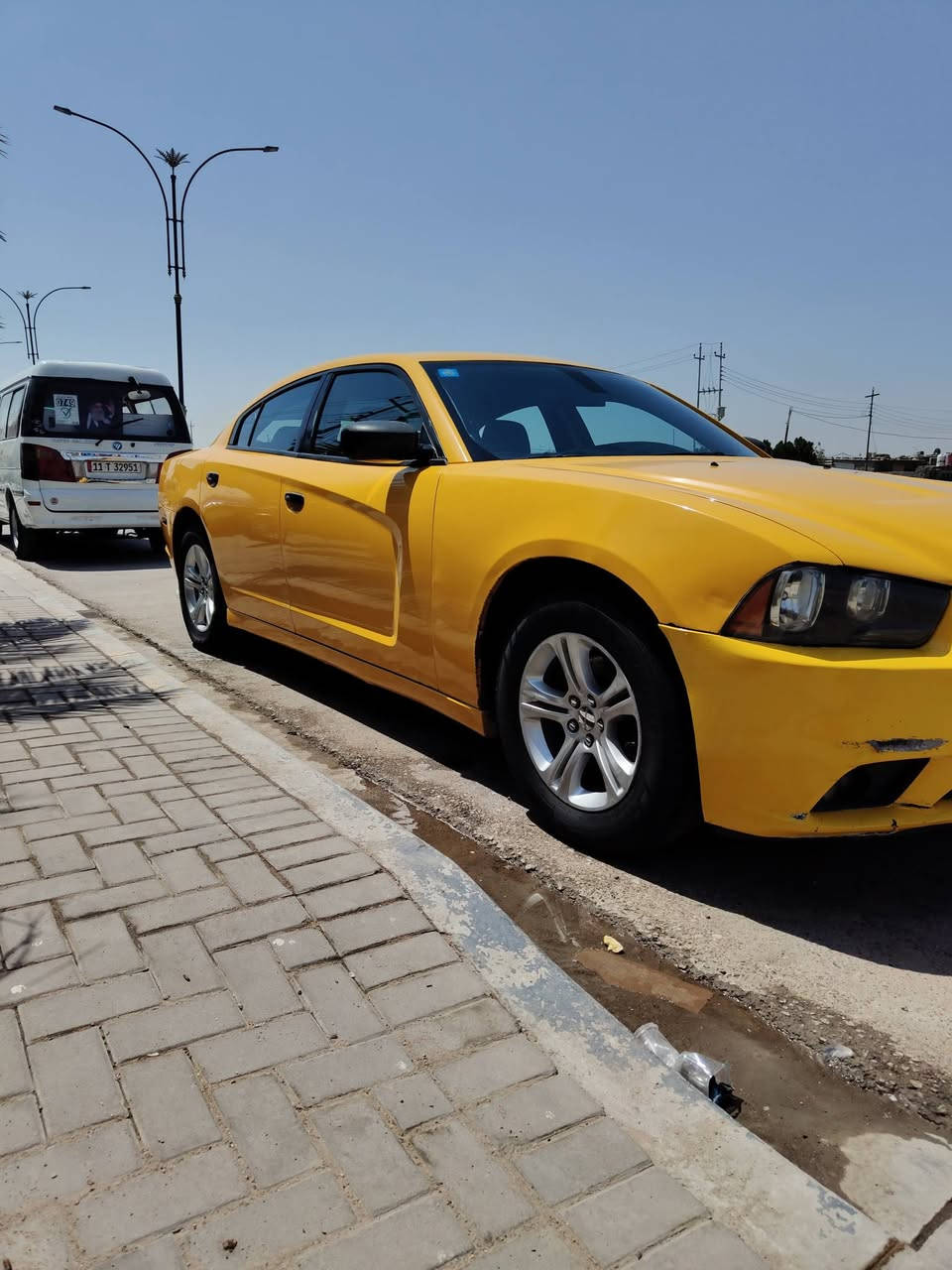 السلام عليكم 
للبيع 2012 بيها فقط مدگر امامي محرك جديد تخم تاير حداده جديده بيها صوت بالكسن خط وبحث جديد يعني السياره ما مطلوبه للهيئه العنوان البصره السعر 125وبيها مجال 
***********
