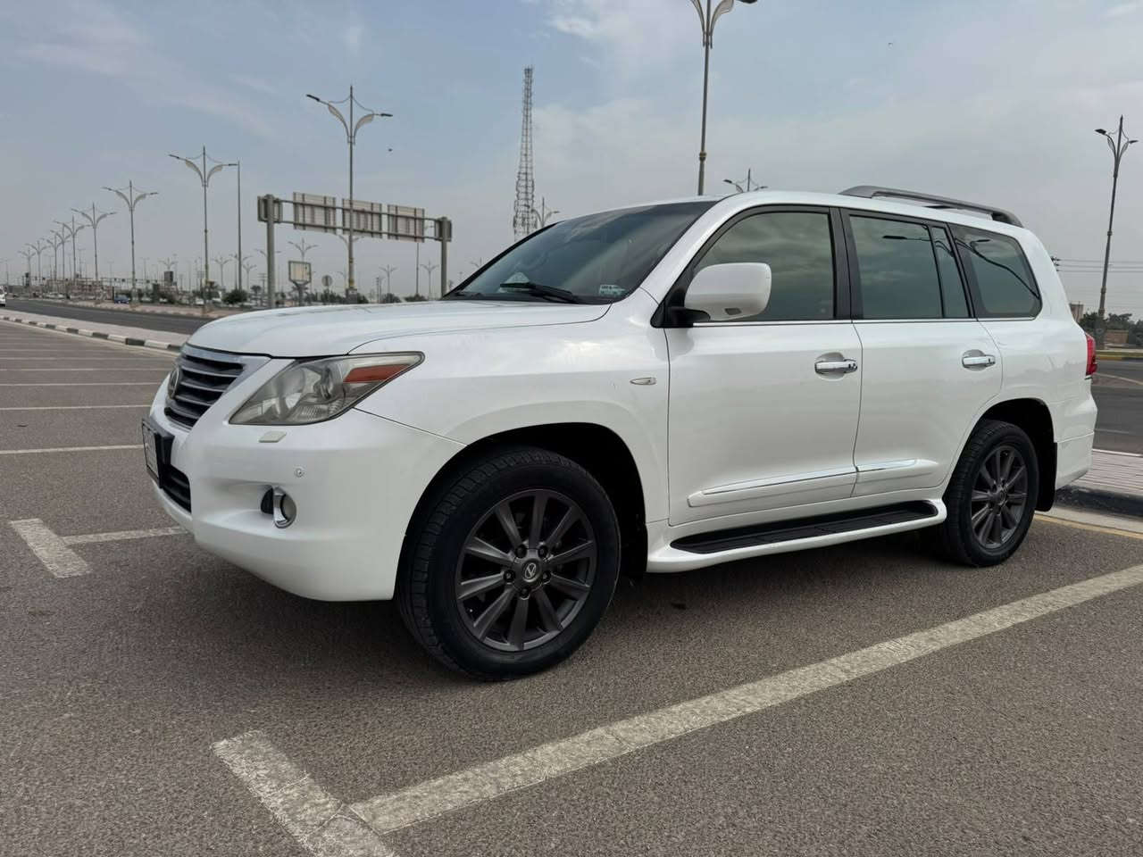 لكزس LX 570 • ٢٠١١ • فول مواصفات
