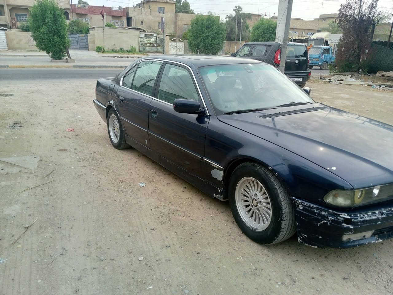 السلام عليكم BMW كاسحه موديل 94 حجم 740 محرك 8سلندر كير تمساح محرك وكير خير من الله لا تنقيص لا تبخير رقمه بغداد نكليزي بسمي  لو حبري لابيهه خياس ولاضربه يحتاجله بعض ترتيبات تجي وشوف اني شداله شاشه كامره خلفيه صدر اماي كله جديد من عده دبلات فيت بم جديد اصلي بلادي مالهه باتري جديد زوج تايرات امامي جديد السعر 42وبيهه مجال بصيط العنوان بغداد الغزاليه او شعله رقم هاتف ***********
