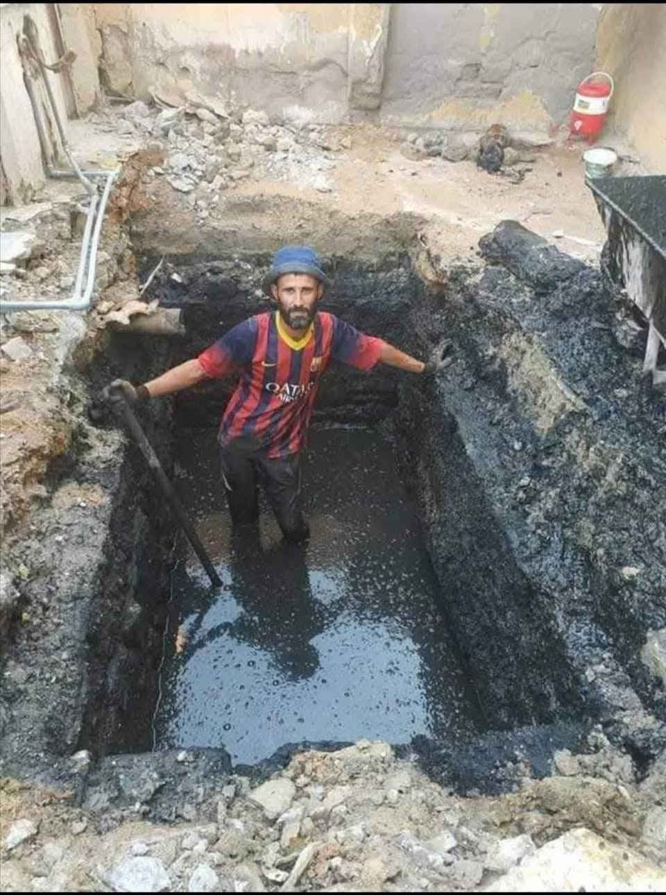 من رخصه الادمن إلي عنده جفره قديمه طايح سكفها انضفها وأرجع اصبها ***********
