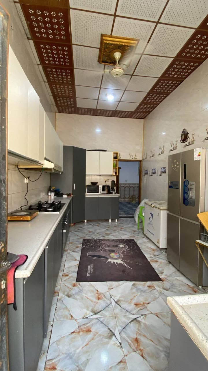 بيت بالبهادريه زراعي 200م  بناء  حديث يتكون من غرفتين وصاله واستقبال وصحيات داخليه و خارجيه مع كاونتر تركي مصمم بالمطبخ كامل وسخان والماطور والمراوح وتانكيات الاستفسار رقم : *********** ابو الخصيب, البصرة
