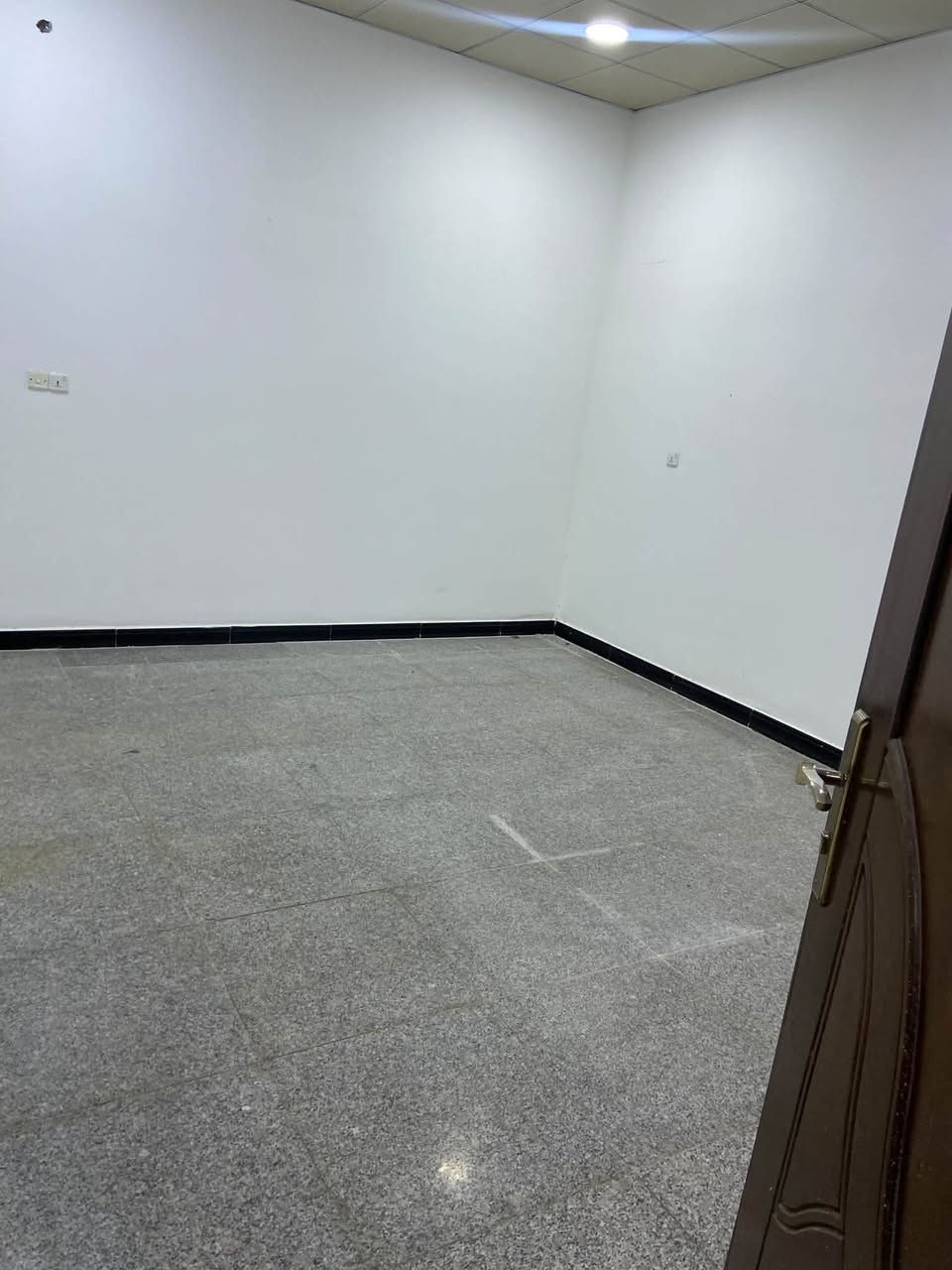 بيت للايجار في حي الخضراء طابقين بناء حديث يصلح سكني او عيادة او صالون
بيت للإيجار - الخضراء

طابقين بناء حديث

يتكون من:

• 4 غرف نوم

• صالة كبيرة

• كراج

• مجموعة صحيات

يناسب للسكن أو صالون أو عيادة

البيت ايضا مجهز بكاونتر

سعر الإيجار: 1,300,000 شهرياً

للاستفسار اكثر ***********
