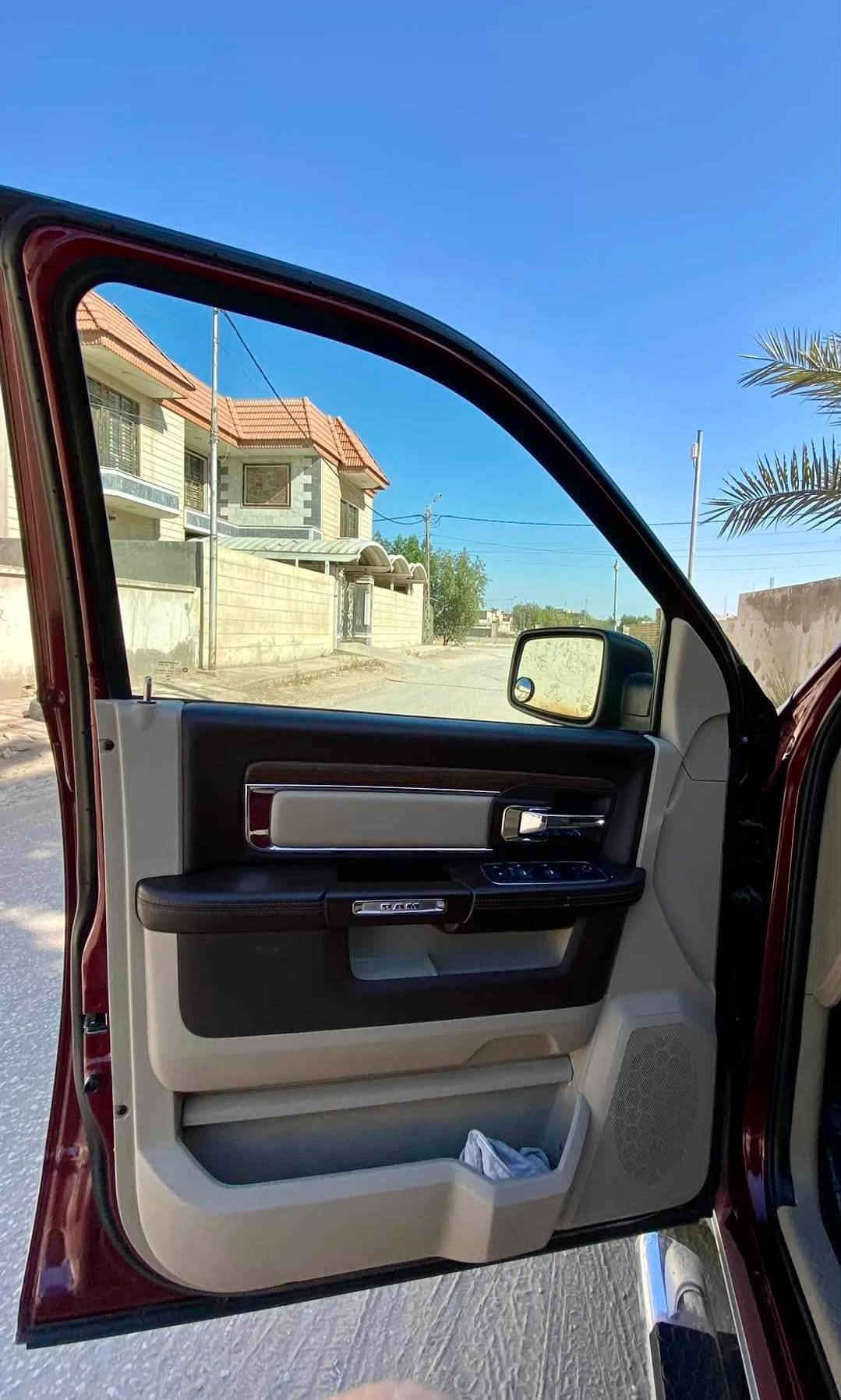 RAM Laramie 2018
رام لارامي ٢٠١٨
لون ماروني ميتالك
باب طويل بدي قصير المرغوب 
دواخل جلد بيج مع جوزي وصاج بلاد
مكينه 6v
رقم الماني جديد مميز  
كشنات كهربائية مع خزن و مفصولة
تبريد قطعتين 
كشنات تبريد وتدفئة مع تدفئة ستيرن
دوسة البانزين والبريك متحركات كهربائيات
شاشه كبيرة 
كامره خلفية متحركة 
ويل كب كروم حجم ٢٠ انج
الجامة الخلفية كهربائية
لايتات زنون ليزرية
نضام صوتي مع دمام كبير تحت الكشنات pioneer 
غطاء بدي
منضومة غاز ايطالية مع خزان غاز ٢١٠ لتر
حادث جانبي جاملغ جهة السائق / مبدل ومصبوغ مع البنيد / بجم بلادي مابي شي
البصرة - مجمع الامل السكني
السعر 179 ورقة
للتواصل واتساب او اتصال
***********
