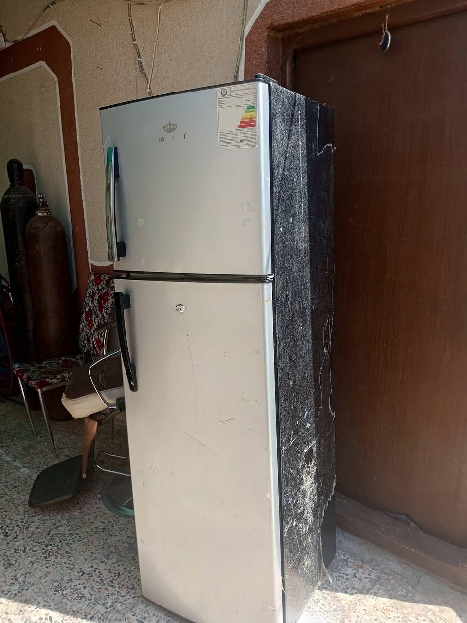 ثلاجه للبيع شغاله شرط شغل السعر 150 وبيها مجال العنوان بصره احيانيه دور الشرطه رقم الهاتف
***********
