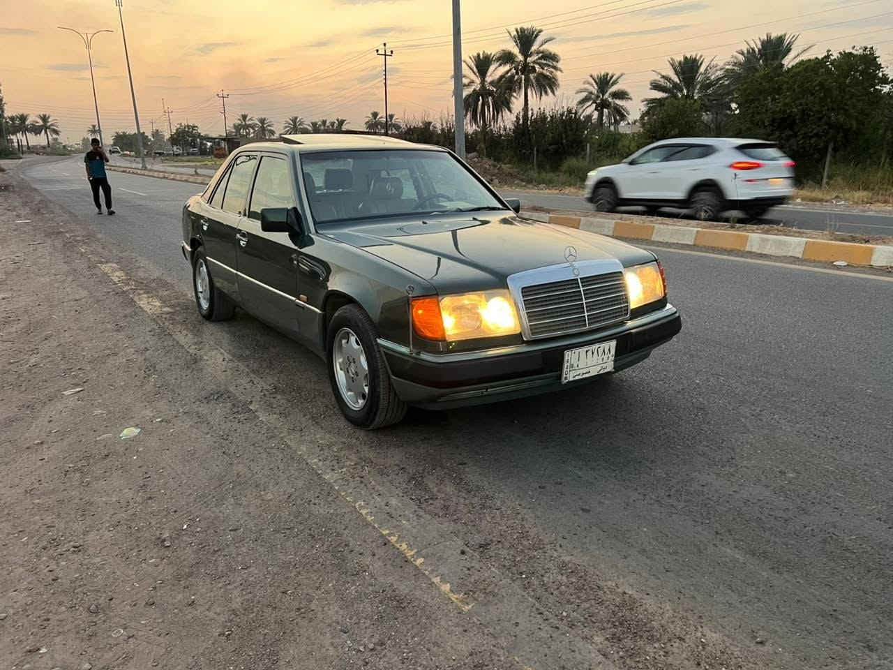 مرسيدس دب للبيع ...
موديل 91 
رقم ديالى مشروع وطني  وشرط التحويل
صدر خلفي جديد
صدر امامي جديد 
كير ومحرك مكفول 
تبريد ثلج
مصبوغه عام للجماليه 
بيه بارد شي كلش بسيط 
السعر 68 وبيهه مجال بسيط
 
ورجاءً  الموشراي ليكسر بحلال العالم 
***********
