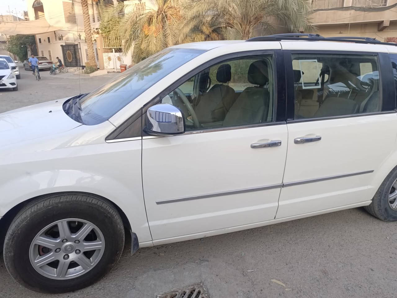 كراسلر كانتري تاون 10رقم بغداد انكليزي سبعة راكب سنوية لغاية 31 هزتها تنتهي الشهر 2 سنة27 مكينة وكير خير من الله بيها منضومة غاز 80لتر كشن  بوب وجنطة كهرباء ثلاث قطع تبريد ثلج صدر 90بالمية كسرها نضيف مكين 3800 مكانها بعقوبة ترهم مراوس وبيع حسب القناعة اتصل تعرف السعر على الرقم ***********

