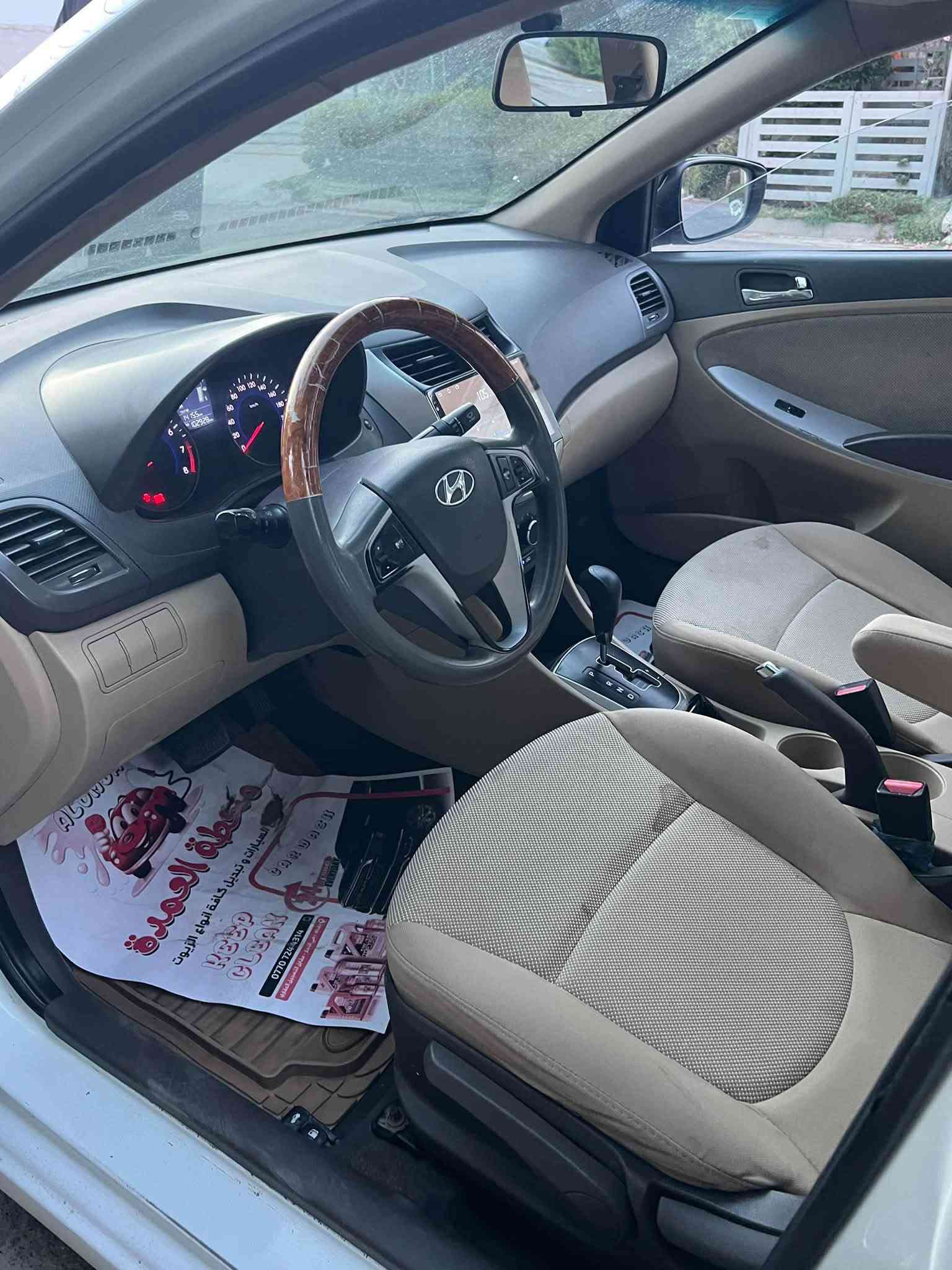 اكسنت 2013 خليجي بغداد بأسمي ماشيه 103 الف سياره فول مواصفات ام 5 تجاوي فتحه محرك 1600
سياره نظيفه كلش على وضع الشركه 
بيها صبغ جوه قبق البانزين فقط
كير مكينه تبريد تخم تاير كله جديد
السعر 89 ورقه وبيها مجال بسيط حك الجيه 
مكان السياره بغداد الصليخ 
***********
***********
