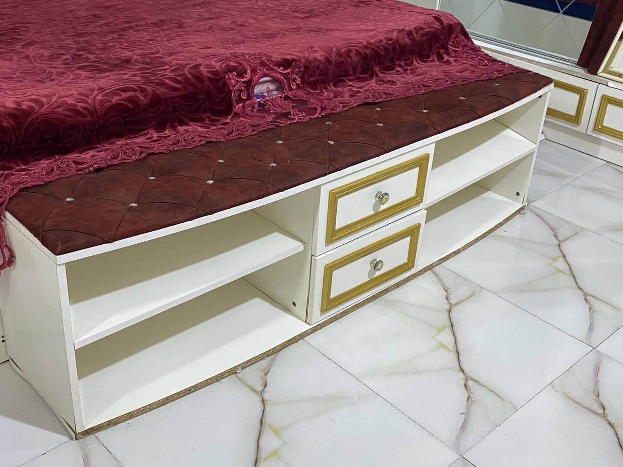 غرفه مستخدمة نضيفه كلش 9 قطع ماليزي اصلي كنتور كلش جبير مابيها شي السعر 550 وبيها مجال***********
