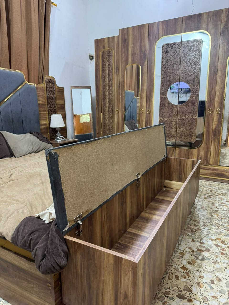غرفه نظام ابواب 6 باب تركي نظيفه بدون ضرر السعر 750 وبيه مجال قليل مكان بابل قرب العاب المدهش م ***********
