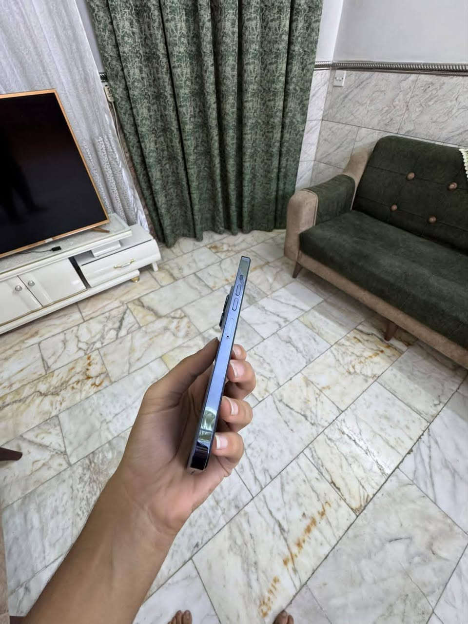 ايفون 13 برو ماكس
بطارية 86✅
ذاكرة 256 ✅
لون بحري ✅
نموذج M ✅
فيس ايدي شغال ✅
نضافه 100% ✅
سعر 475 وبي مجال للشراي ✅
مكان بغداد زيونه 
*********** واتساب
امبدل فقط شاشه
