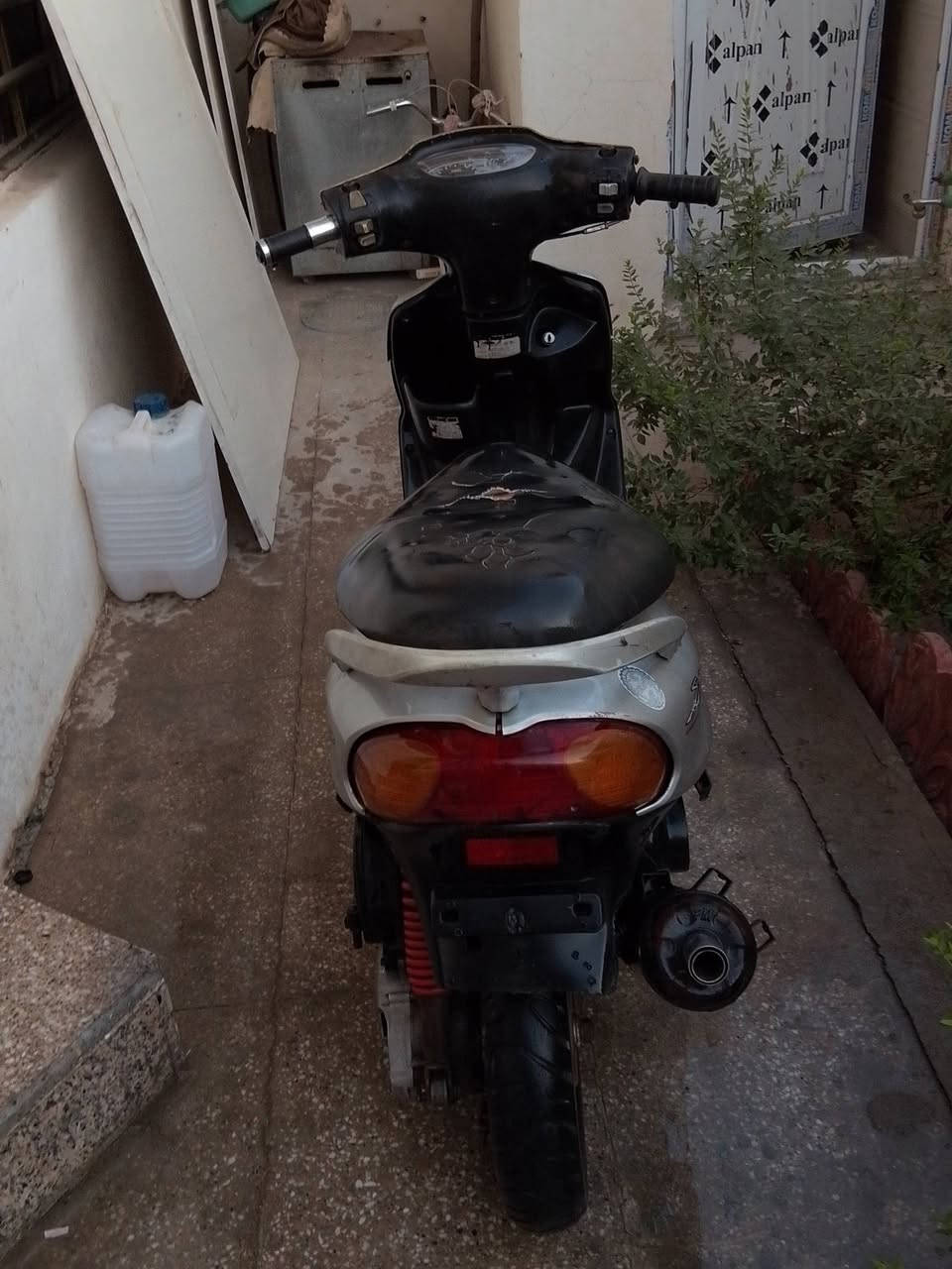 السلام عليكم 
ماكس قجمه 120  أستوني مجفتها جديد بعدها على السحكه دراجه كلش حلوه كفرات كله مختمه أصليات شغاله صالنصه FM
سعرها 250 الف وبيها مجال بسيط 
بغداد الدوره البوعيثه 
*********** واتساب 
#الجميع
