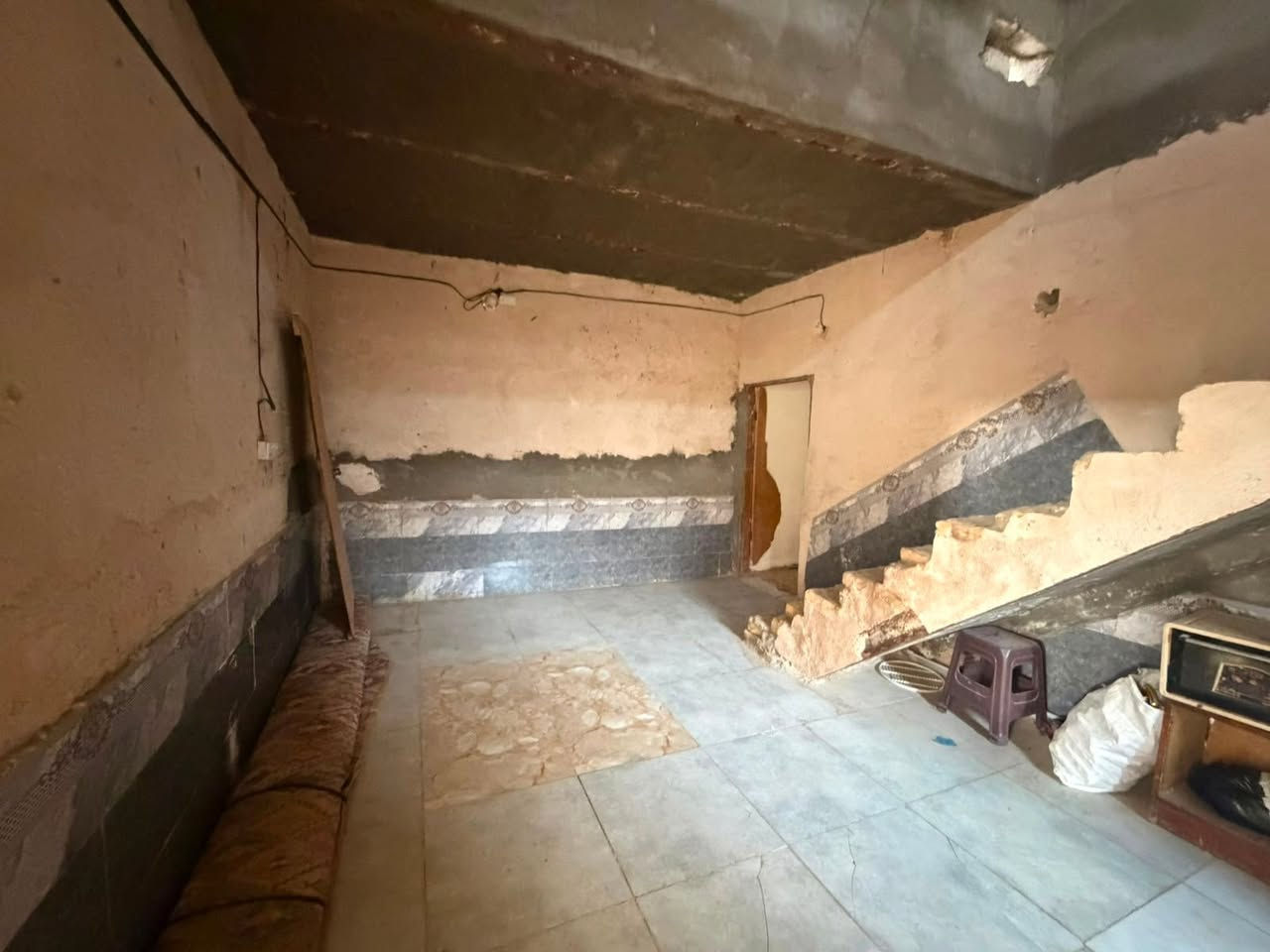 بيت للبيع 150 م زراعي مشمول بالتطويب ومرقم بي أستقبال وصاله وغرفه ومطبخ  وصحيات داخلية وخارجية العنوان الديوانية خلف  الحضاره  البو جاسم قرب ابو أحمد السعر ب٢٢ وبي مجال ***********+*********** واتساب ***********
