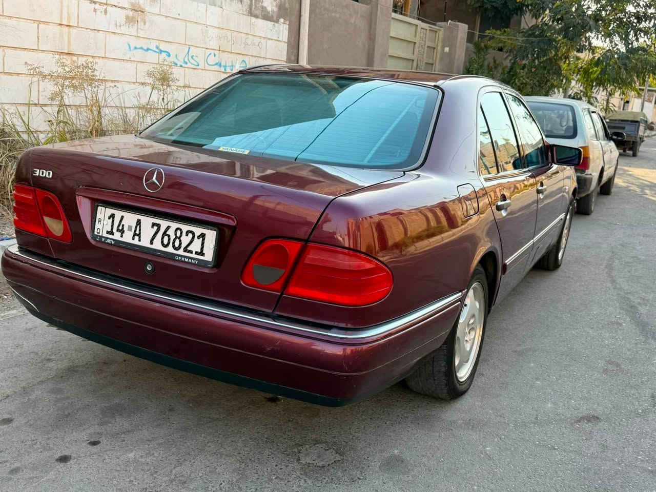 مارسيدس ام عيون موديل 97 ادفنجر فول مواصفات مكفوله من الضربة بيهة شخوط بسيطة سياره نصبتهة حلوه وكاعده عوزهة تلحيضات بسيطه ممشى قليل سياره ممتعوبة بأسمي تحويل ثاني يوم السعر 90 وبيهة مجال للاستفسار المراسلة او الاتصال / ***********
