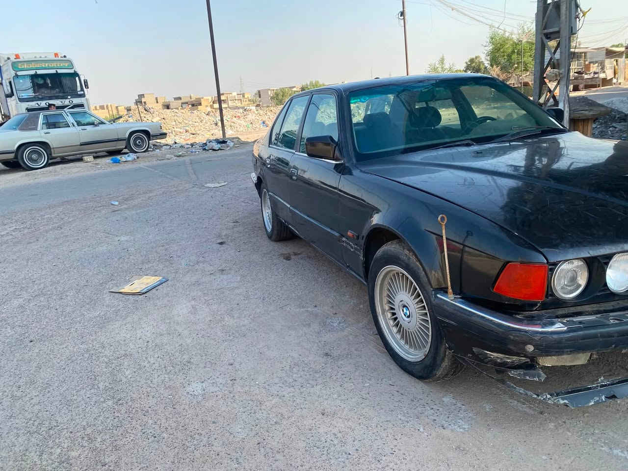 بي إم دبليو موديل 1990محرك 735 كير محرك مكفولات كير عادي كهربائيات كلهه شغاله السياره خير من الله تخم تاير جديد تخم وياله مشيف اكسل جديد  السياره مصبوغه عام للجماليه فقط السعر 30وقابل للتفاوض الرقم ***********الرقم بي واتساب
