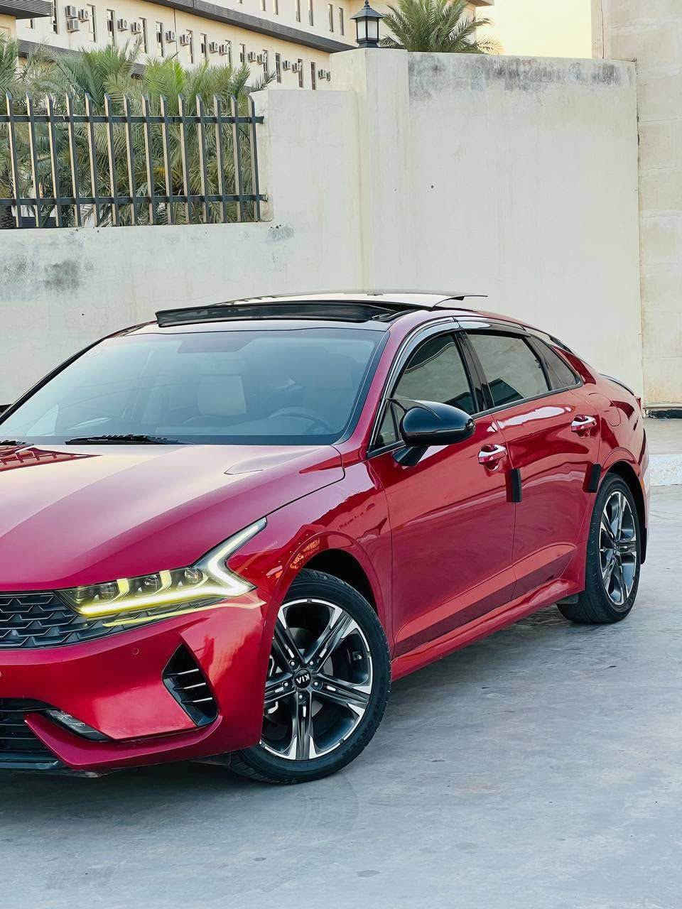 K5 2021 فول مواصفات
محرك 2000 دوش
ماشيه 77 كيلو شركة الدولية مكفوله 
بنوراما 
بردات خلفيه
تبريد قطعتين 
لد امامي 
اشاير بالمري
تحكمات قيادة 4
شاشة كامره 
حساس امامي خلفي 
اشاير بالمري 
بلوتوث حاكيه 
مري شفط ويه البصمه 

وعليها مري باتمان و شفقات
السعر 190 مكاني بغداد 
الرقم *********** بغداد, العراق
