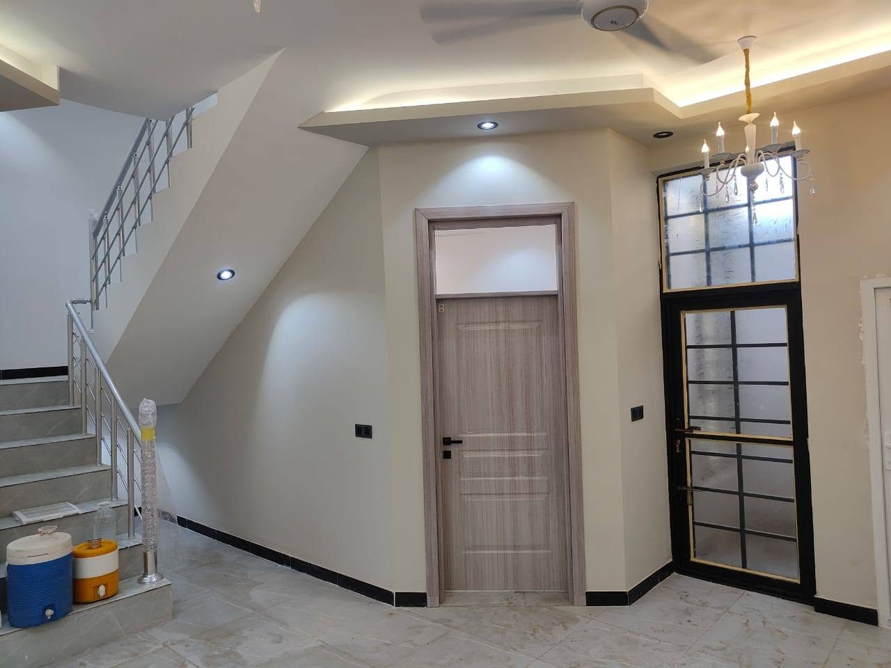 🏡 بيت للبيع في كربلاء – حي الحوراء
📍 العنوان: كربلاء، حي الحوراء جهة باب بغداد، عمود 37، نزلة القاضي.
🔹 المساحة: 100 متر
🔹 الواجهة: 8 متر
🔹 النزال: 12.5 متر
🔹 البناء: طابقين
🔹 عدد الغرف: 4 غرف نوم
🔹 البناء جديد
🔹 المواد المستخدمة: طابوق جمهوري + كونكريت مسلح
✅ جميع الخدمات متوفرة
✅ تبليط، مجاري، 
للمزيد من الاستفسار اتصل واتساب ***********
*********** كربلاء, العراق

