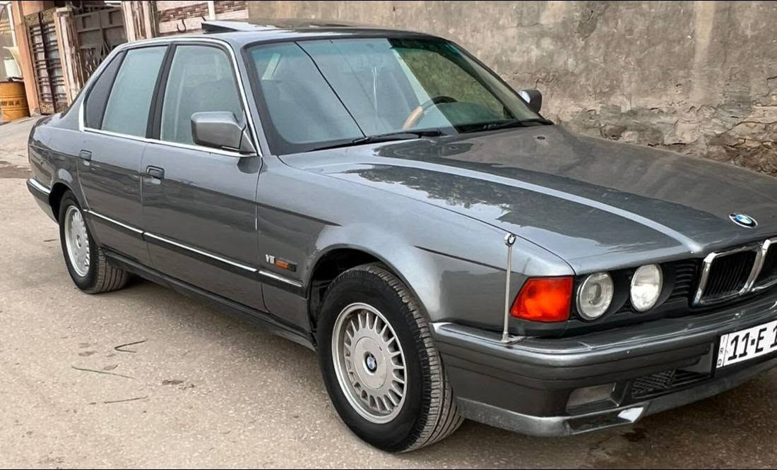 🚘 للبيع | BMW 730 V8 موديل 1994
للبيع سيارة بي إم دبليو 730 V8 موديل 1994
🔹 اللون: رصاصي
🔹 محرك V8
 كاملة من كلشي كير محرك تخم تاير تبريد ويه السويج 
سيارة 🚗 احلئ من الصور بعد
رقم بغداد بسمي تحويل ثاني يوم 
للتواصل / ***********
 السعر ٧٠ وبيها مجال

نص مكتوب في الصور:
- تعديل النص