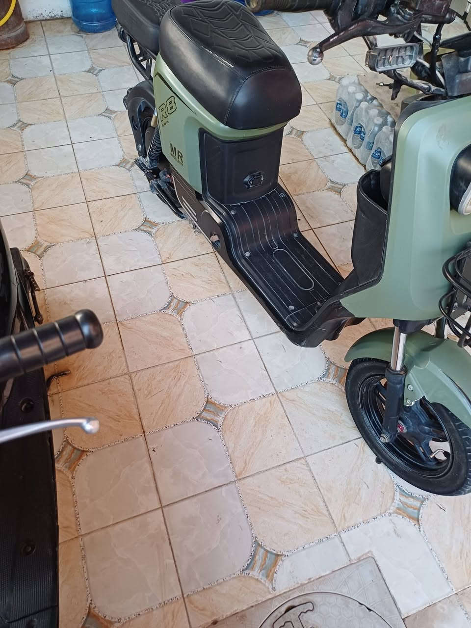 دراجه شحن نظيفه كلش صار سنه من اخذته بطاريات جدد قبل شهر شديتهن الله شاهد السعر 350 وبيه مجال ماشيه 1200 كيلو *********** بغداد الدوره حي الكفاة قرب حسينية ابو تراب
