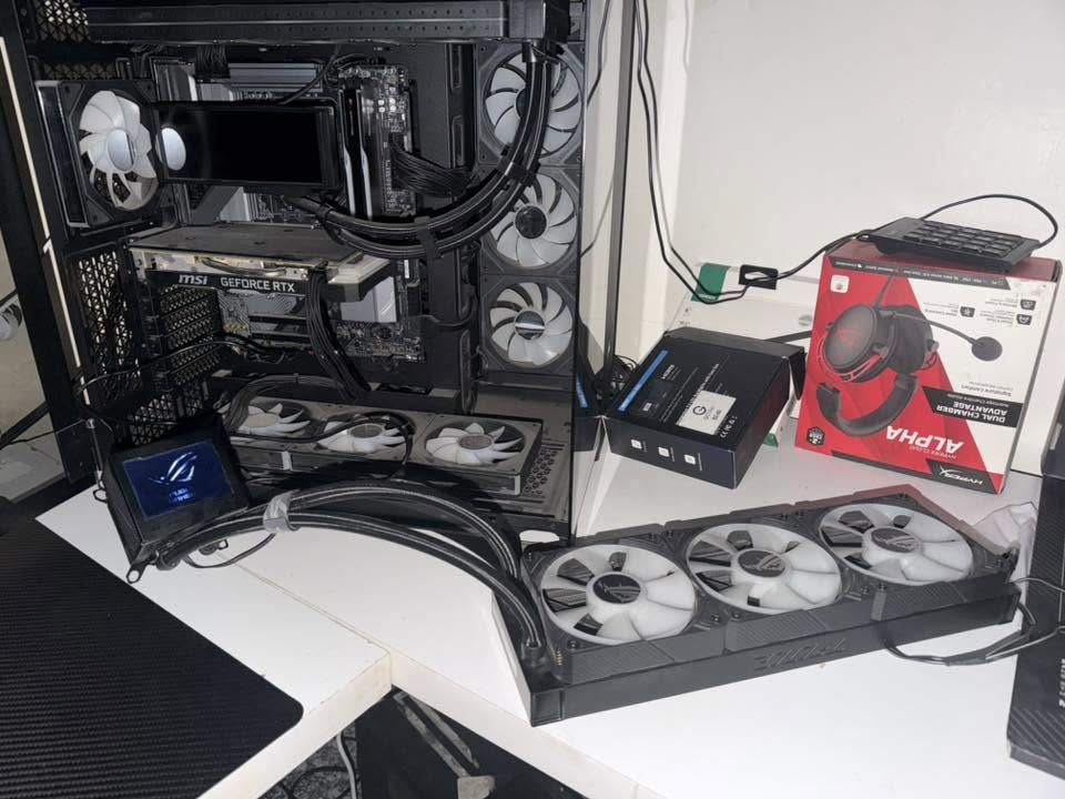 السلام عليكم شباب مبرد مائي للبيع مستعمل 

بالعافيه على الي راح ياخذه 
 
ASUS ROG RYUJIN III 360 - Gaming

‼️السعر ‼️
175,000 الف 

ماعندي توصيل 
مكاني البلديات ***********

