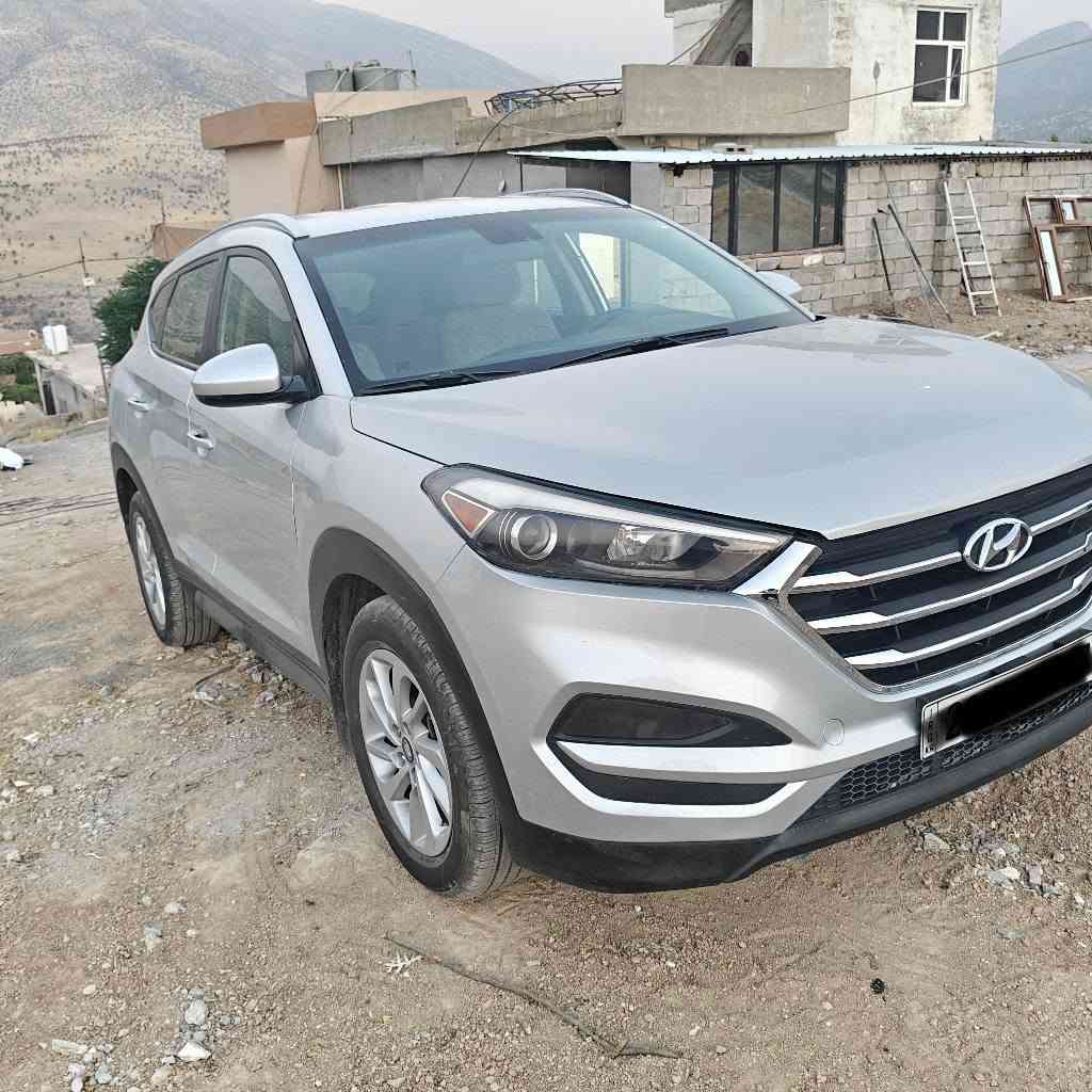 سەیارە توکسۆن 2017
سەیاڕەکە دوو پاچە بۆیاغ و یەک پارچە کلیڕە
رەقەم و سەنەوی نویە تا 2030
بی ناو شانسی بەشەرت
تحویل و وکالە بەشەرت
بۆ زانیارا زیاتر پەیوندی بکە *********** سوران, أربيل
