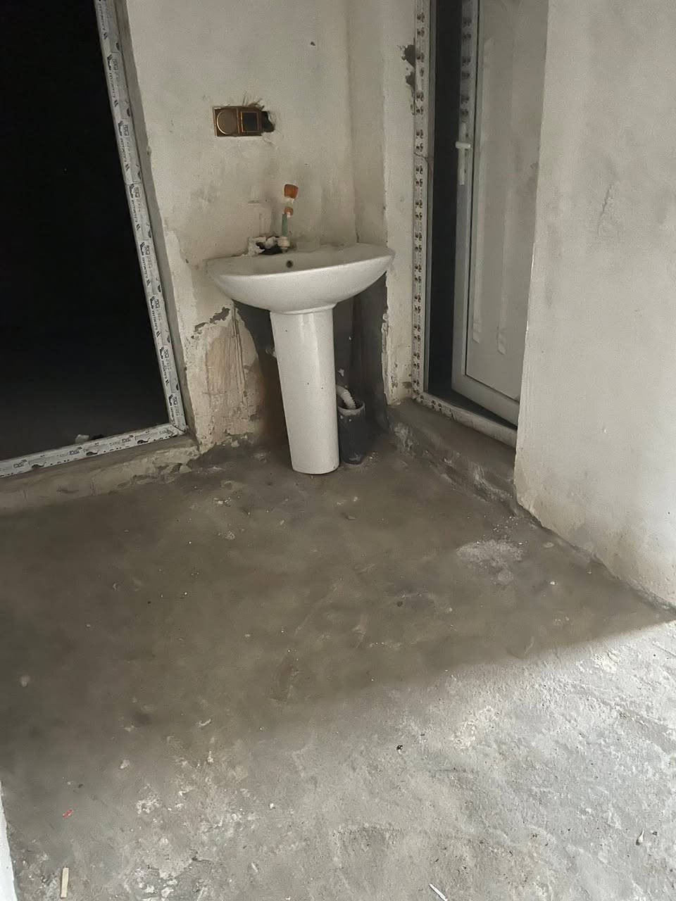 السلام عليكم يوجد بيت للبيع صالحيه شطالعرب الصالحيه قرب غسل الوتين السعر ٥٥ مليون وبي مجال الاتصال *********** مساحه ١٤٠ متر
